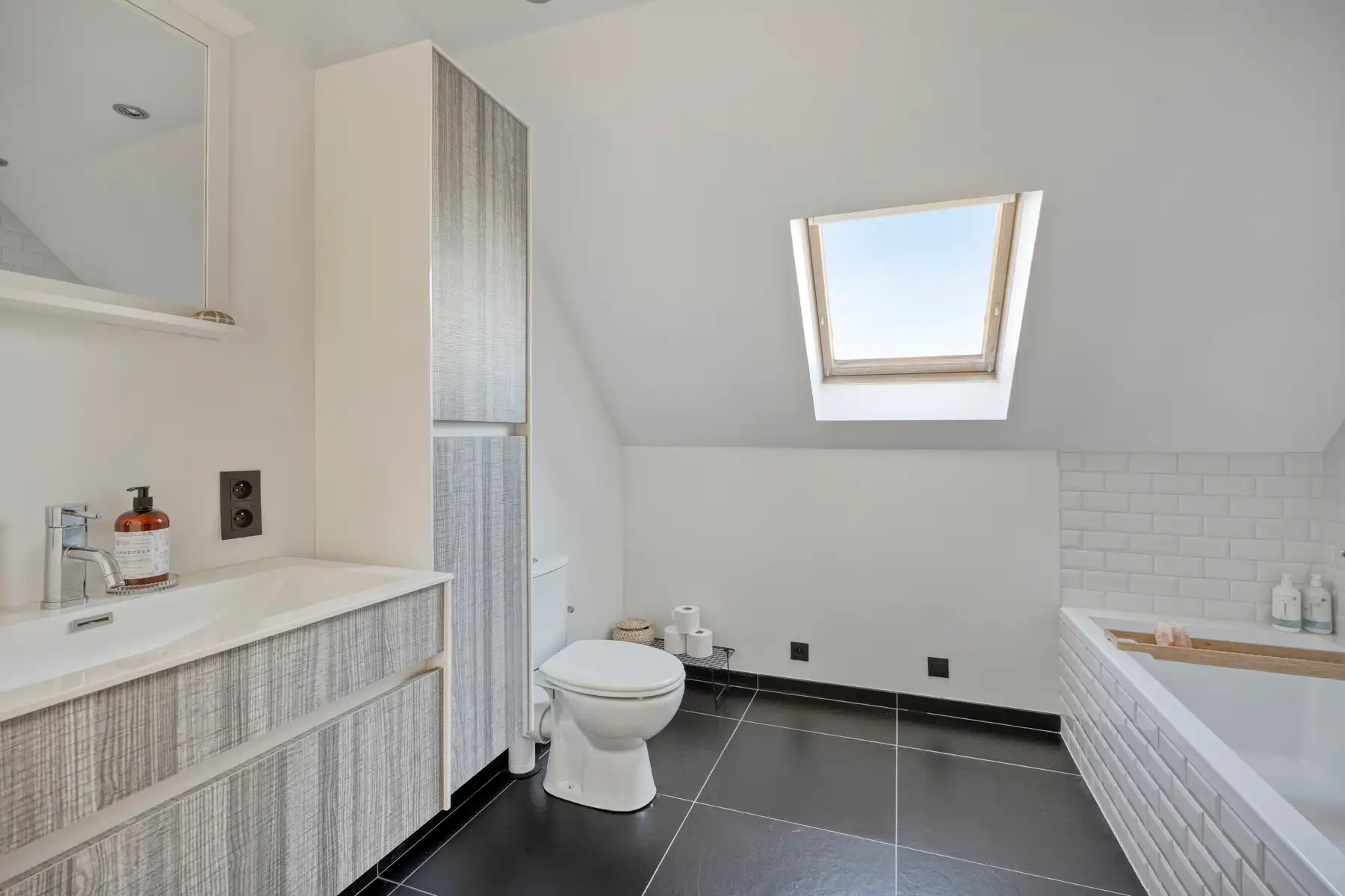 Ruime instapklare woning met prachtige tuin in Oetingen foto 17