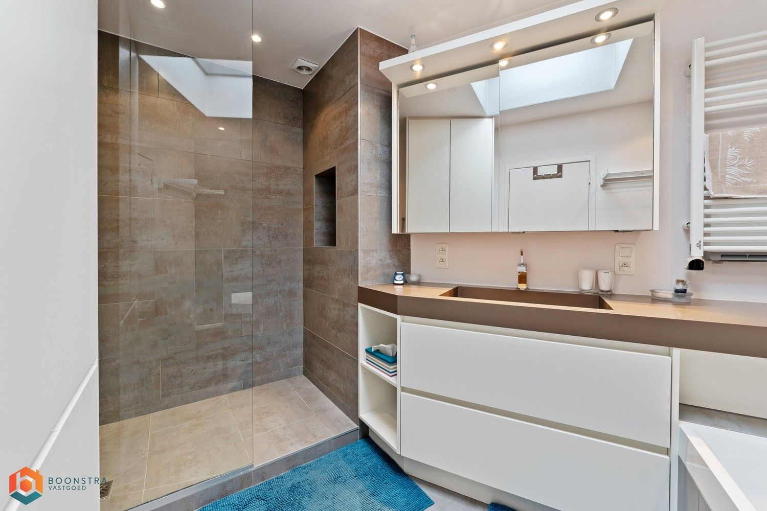 Ruime woning met dubbele praktijkruimte te Boom foto 14