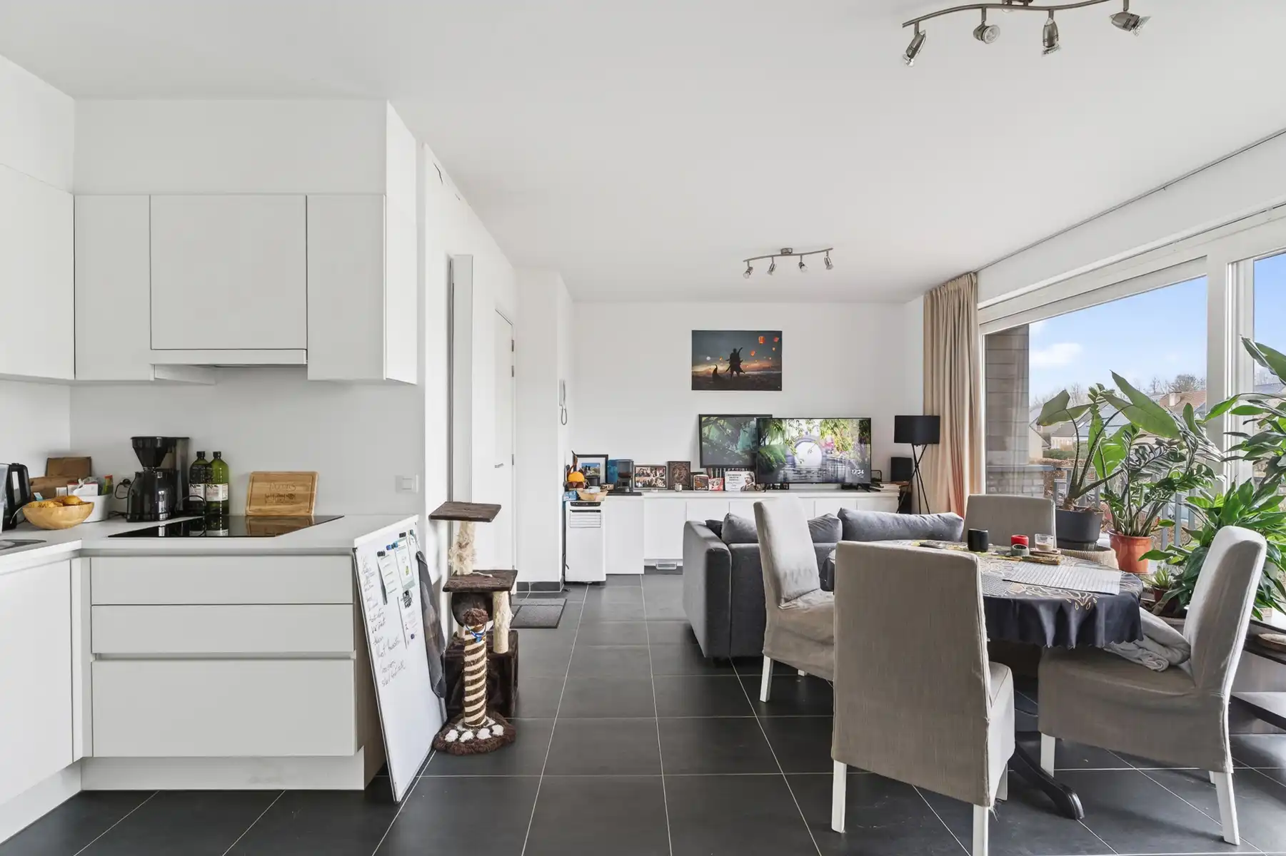 Lichtrijk appartement op centrale ligging te Dikkelvenne foto 6