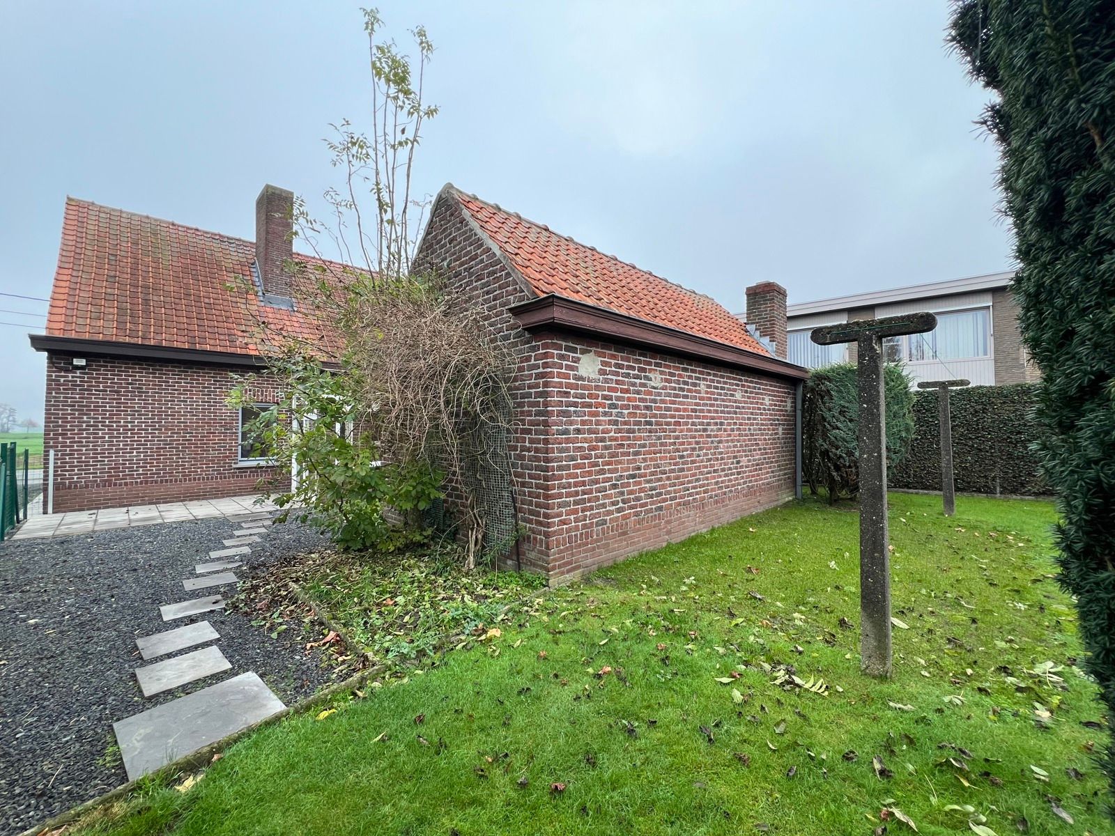 Vrijstaande woning met drie slaapkamers, tuin en garage foto 28