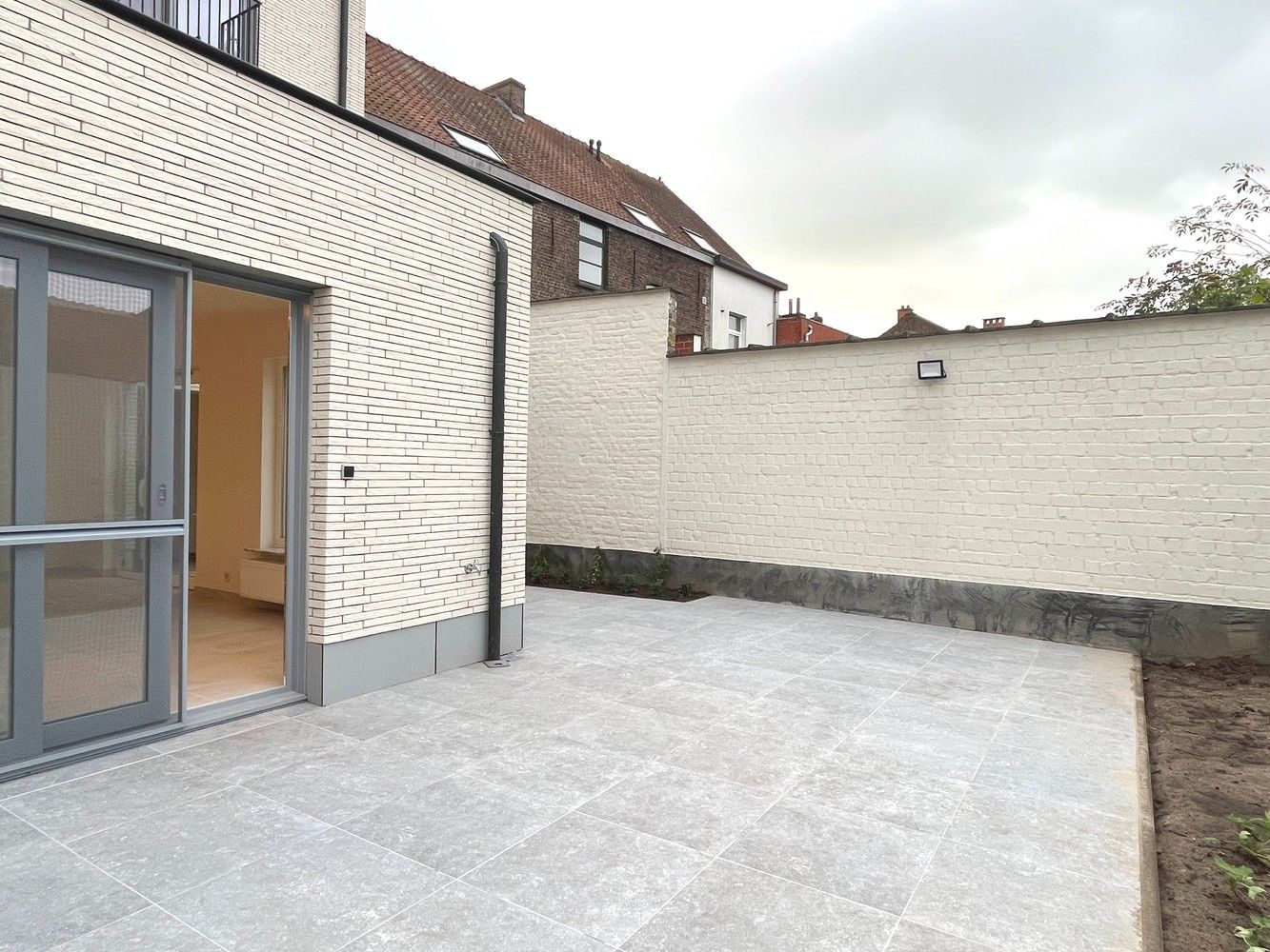 Volledig gerenoveerd gelijkvloers appartement in de buurt van UZ Gent met ruime stadstuin foto 12