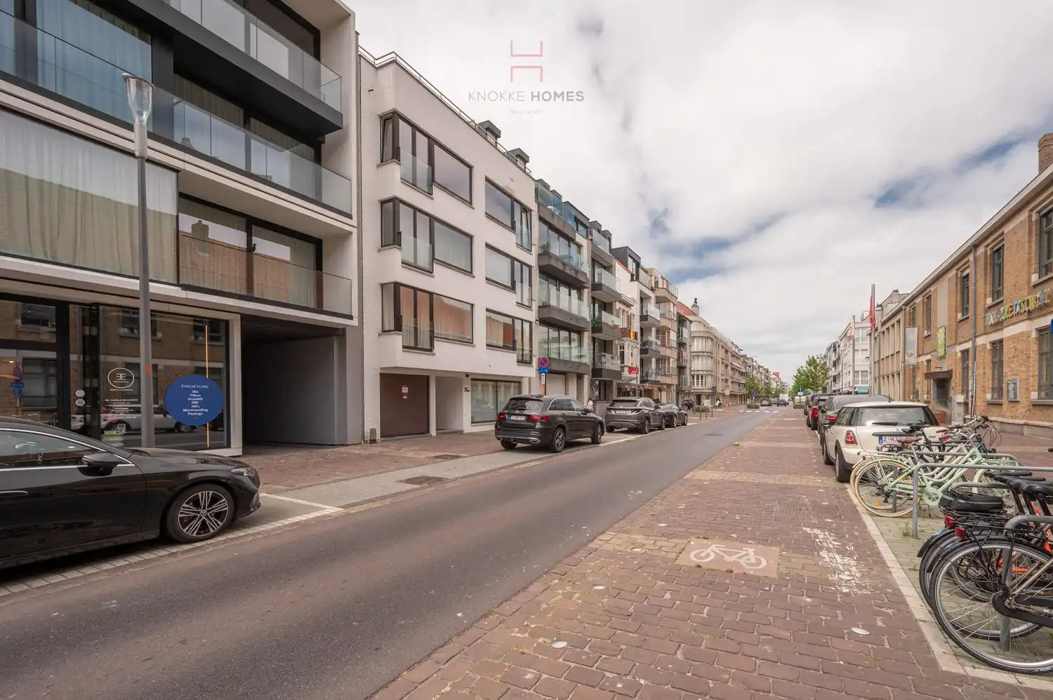 Zeer ruim en verzorgd appartement met vier slaapkamers en een praktische inpandige garage. foto 28