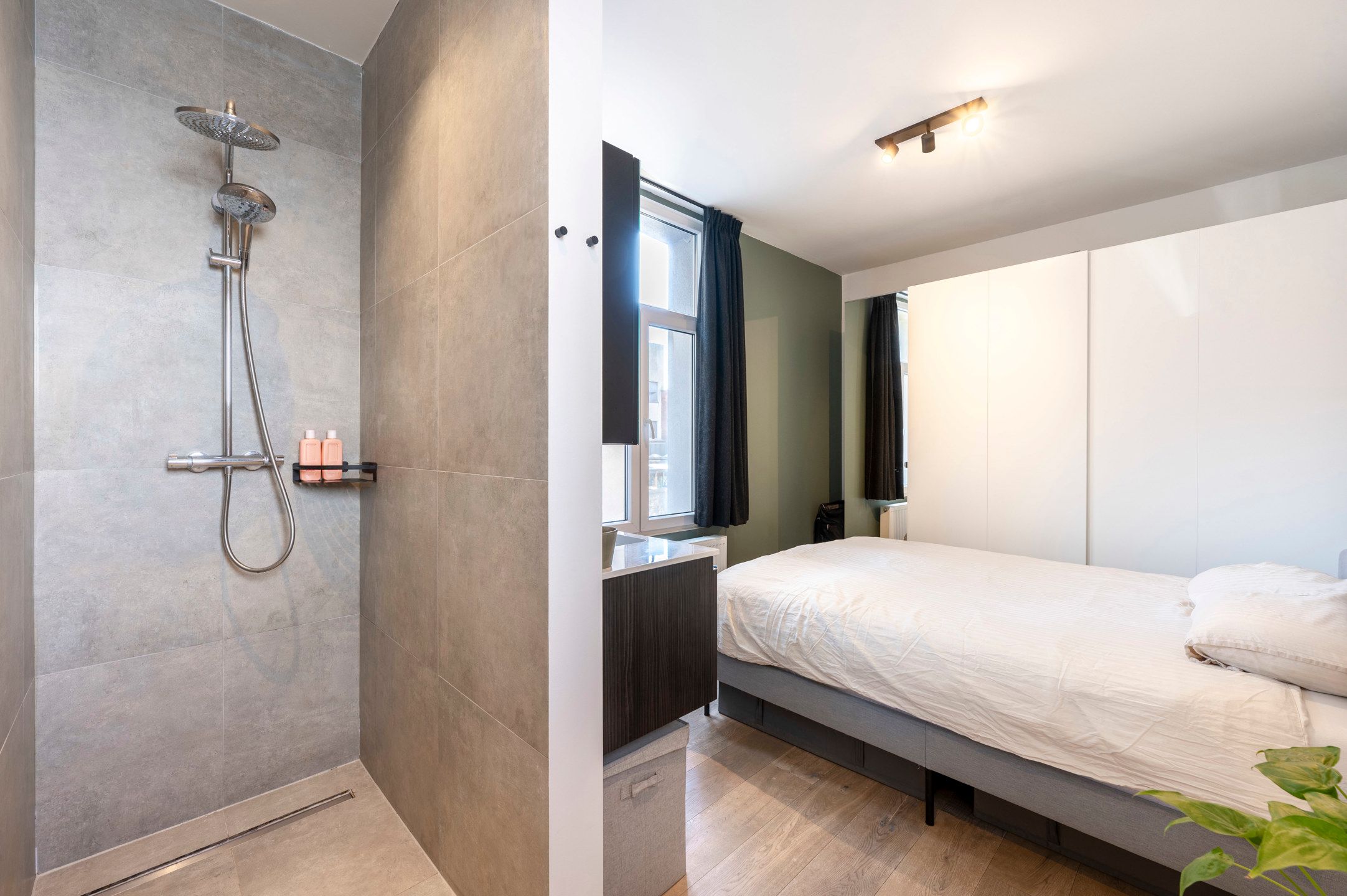 Top gerenoveerd appartement aan het Zuid in Antwerpen. foto 9