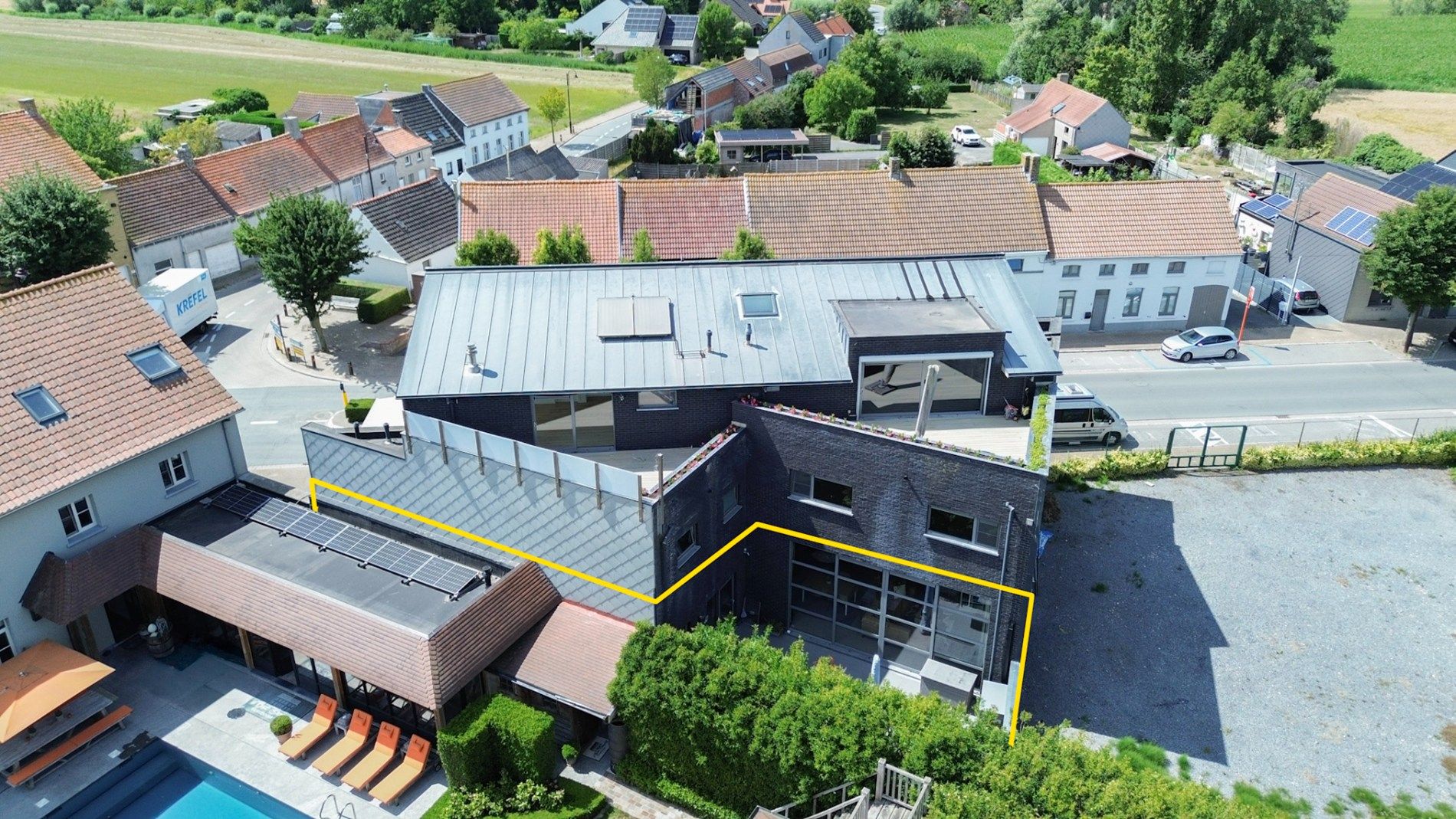 Handelsgelijkvloers met woonst, garage en terras te koop in Klemskerke (De Haan) foto 2