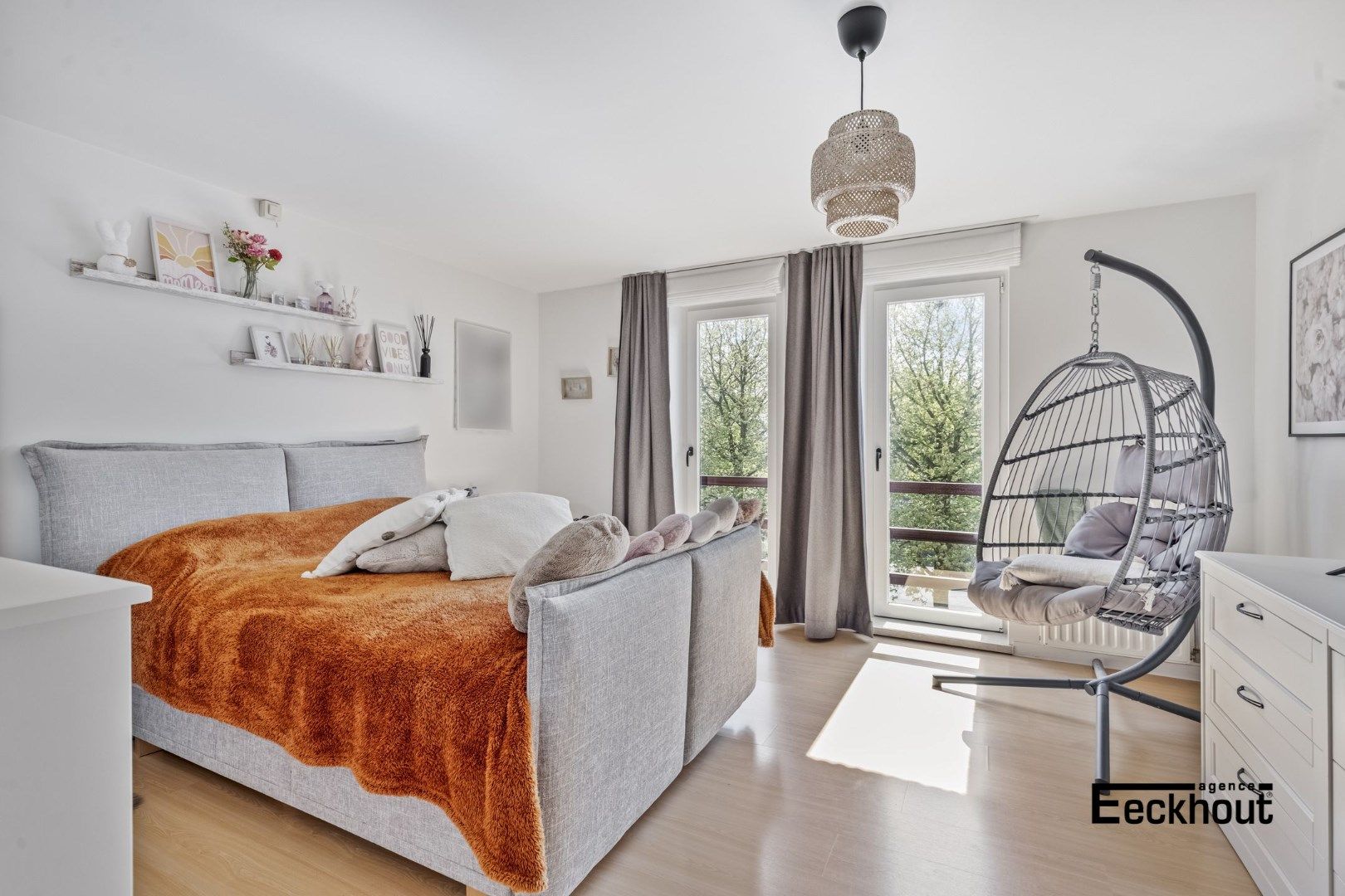 Ruim instapklaar appartement (143m²) met terras(9m²) en 3 slaapkamers in Bredene Dorp! foto 17