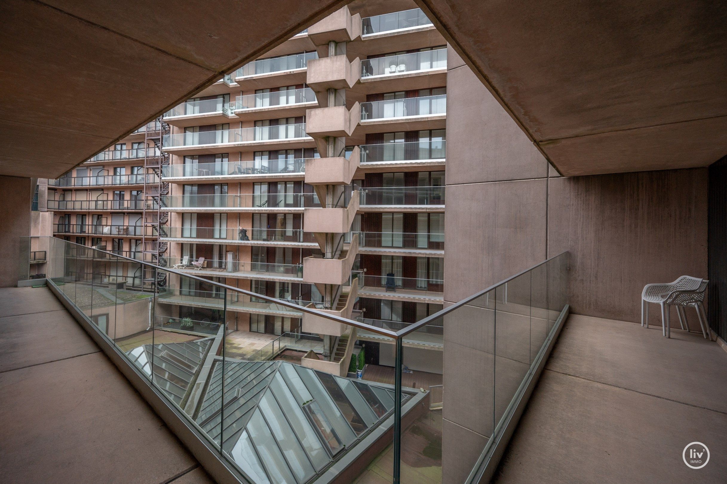  Ruim (115 m²) en volledig gerenoveerd appartement met prachtig zeezicht, ideaal gelegen op het Van Bunnenplein in Knokke. foto 25