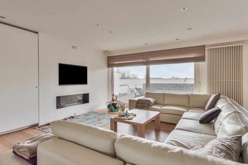 Op en top gerenoveerde bel-etage woning mét magazijn TE KOOP nabij hartje Wakken! foto 5