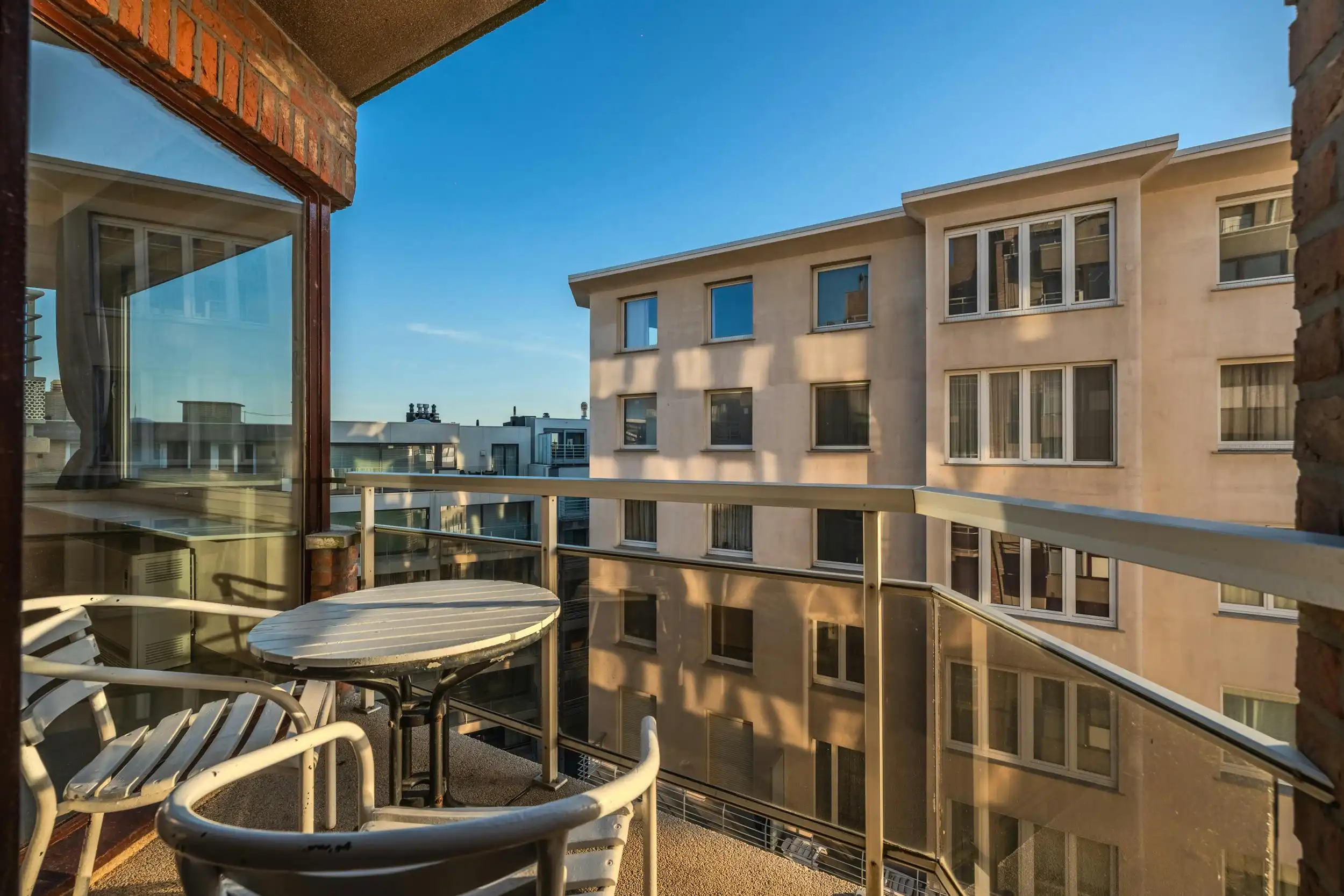 Instapklaar 2 slaapkamer appartement met zijdelings zeezicht foto 22