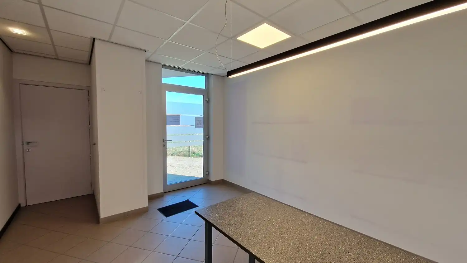 Mooi en verzorgd handelspand - bureelruimte foto 6