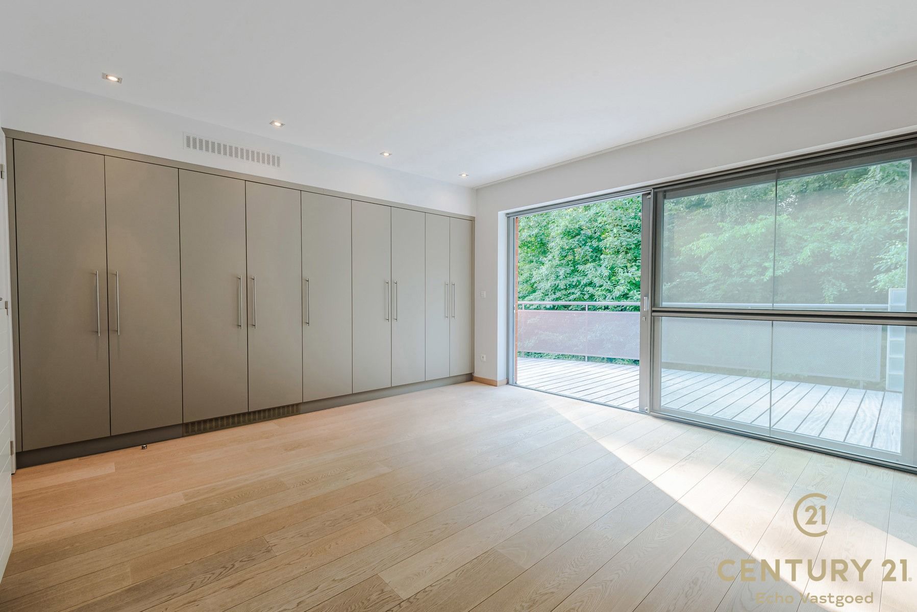 Luxe, ruime penthouse (192m²) met groot terras tegen het bos foto 17
