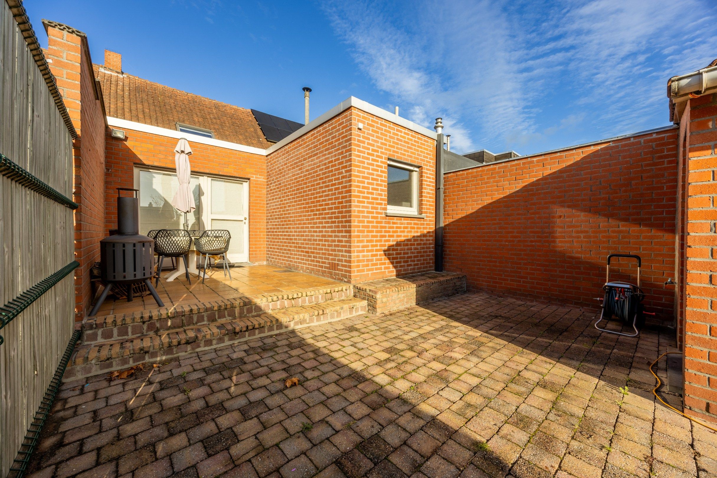 KNUSSE STARTERSWONING MET GARAGE EN UITWEG foto 10