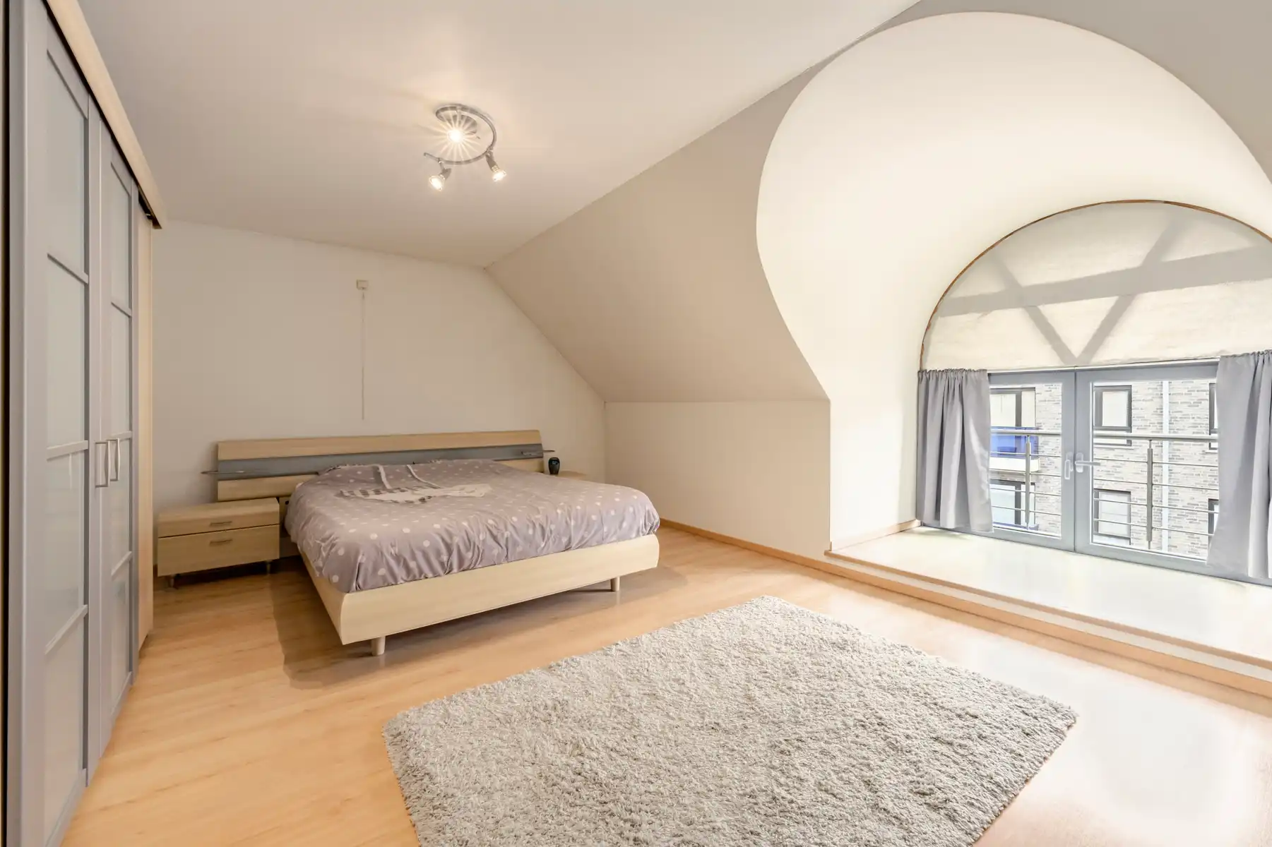 Instapklare woning met handelsruimte in centrum Kortemark foto 10