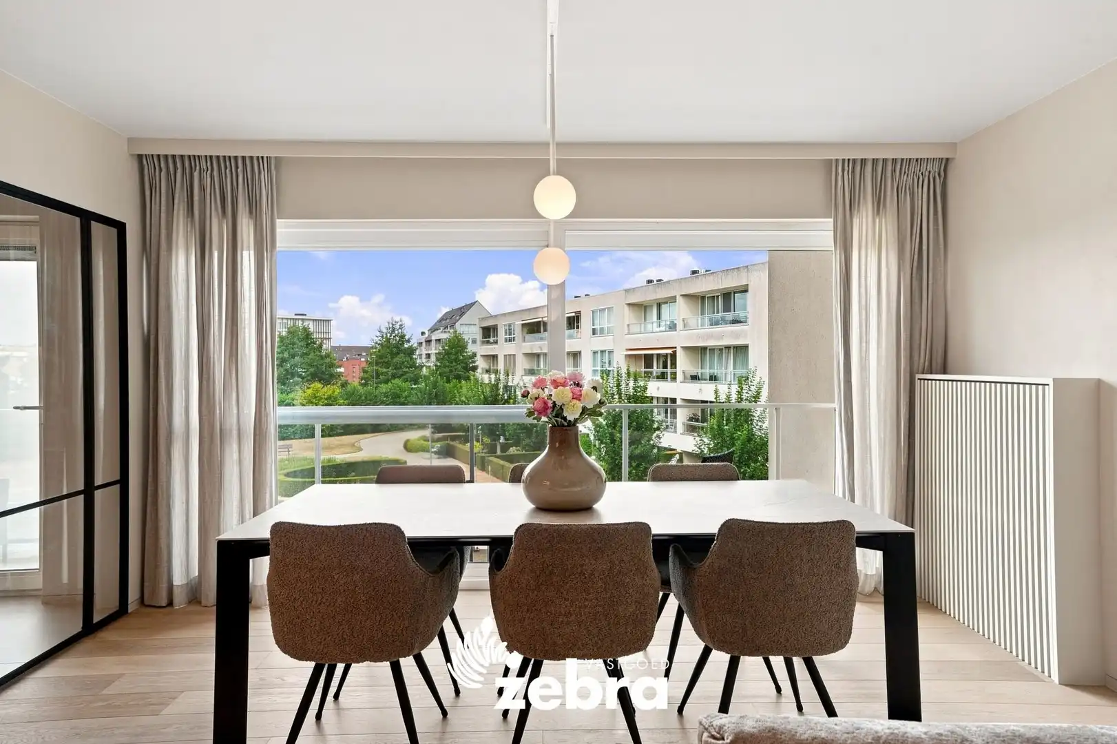 Hoogwaardig gerenoveerd appartement in rustige Residentie! foto {{pictureIndex}}