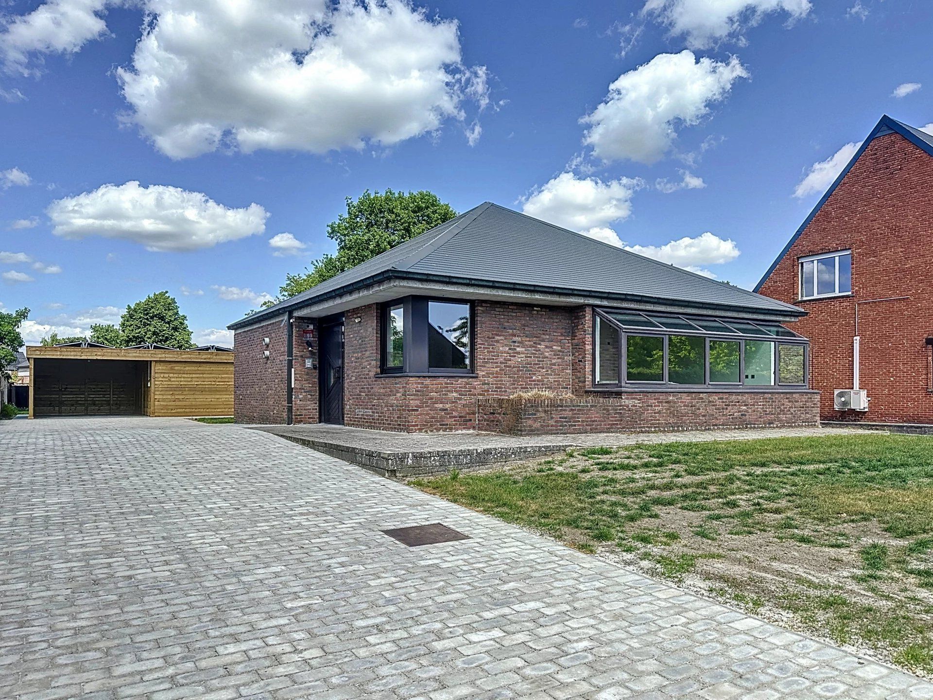 Gerenoveerde woning op groot perceel met 1 slaapkamer en uitbreidingsmogelijkheden. foto {{pictureIndex}}