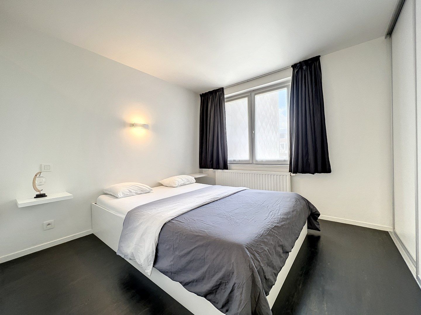 Prachtig vernieuwd 3-slaapkamer appartement met frontaal zicht op zee foto 23