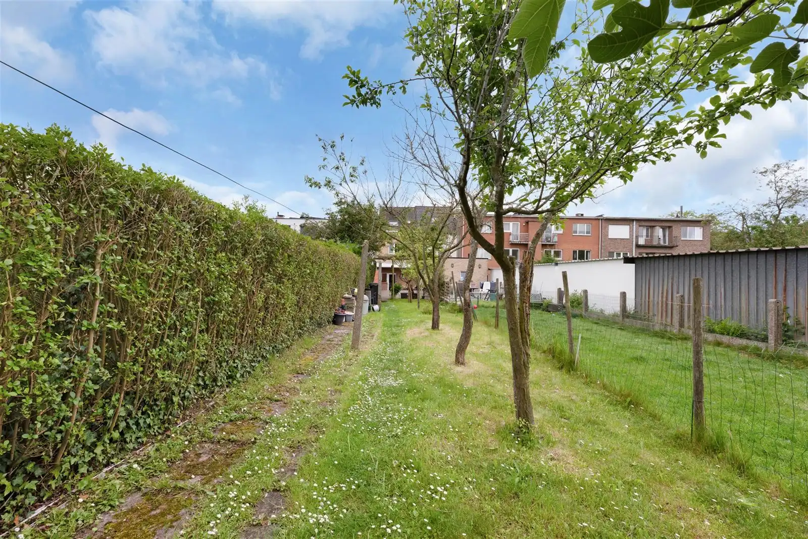 Instapklare woning met ruime tuin op topligging in Aalst foto 3