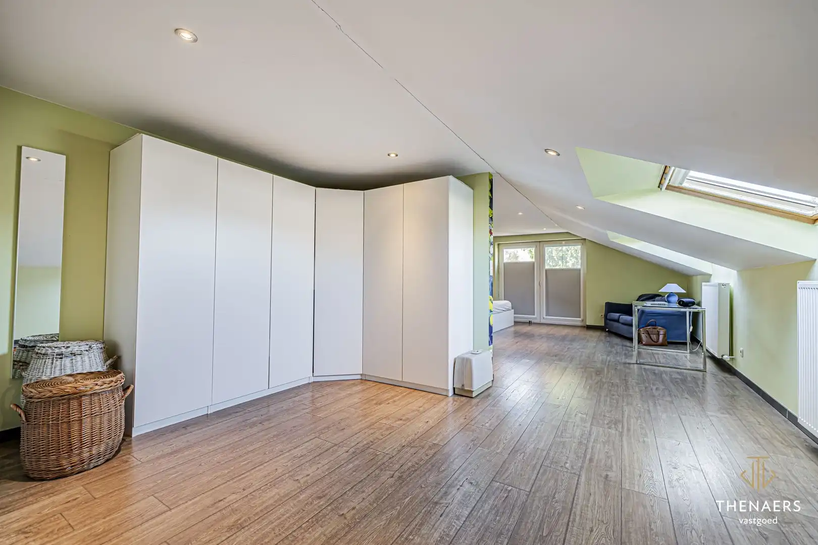 Karaktervolle en uitzonderlijk ruime woning met 5 slpks op&nbsp;een perceel van 36a 60ca. foto 19