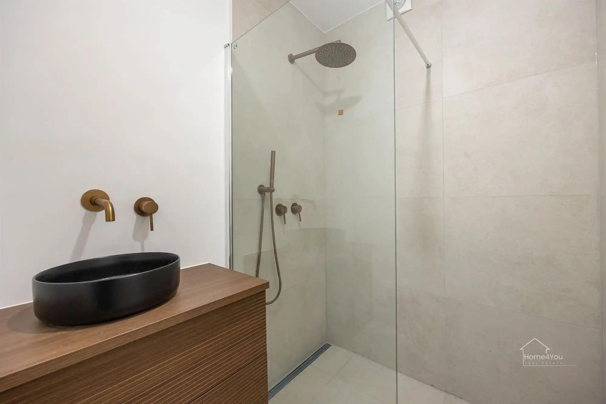 Gerenoveerd 2-slaapkamer appartement in Borsbeek te koop! foto 7