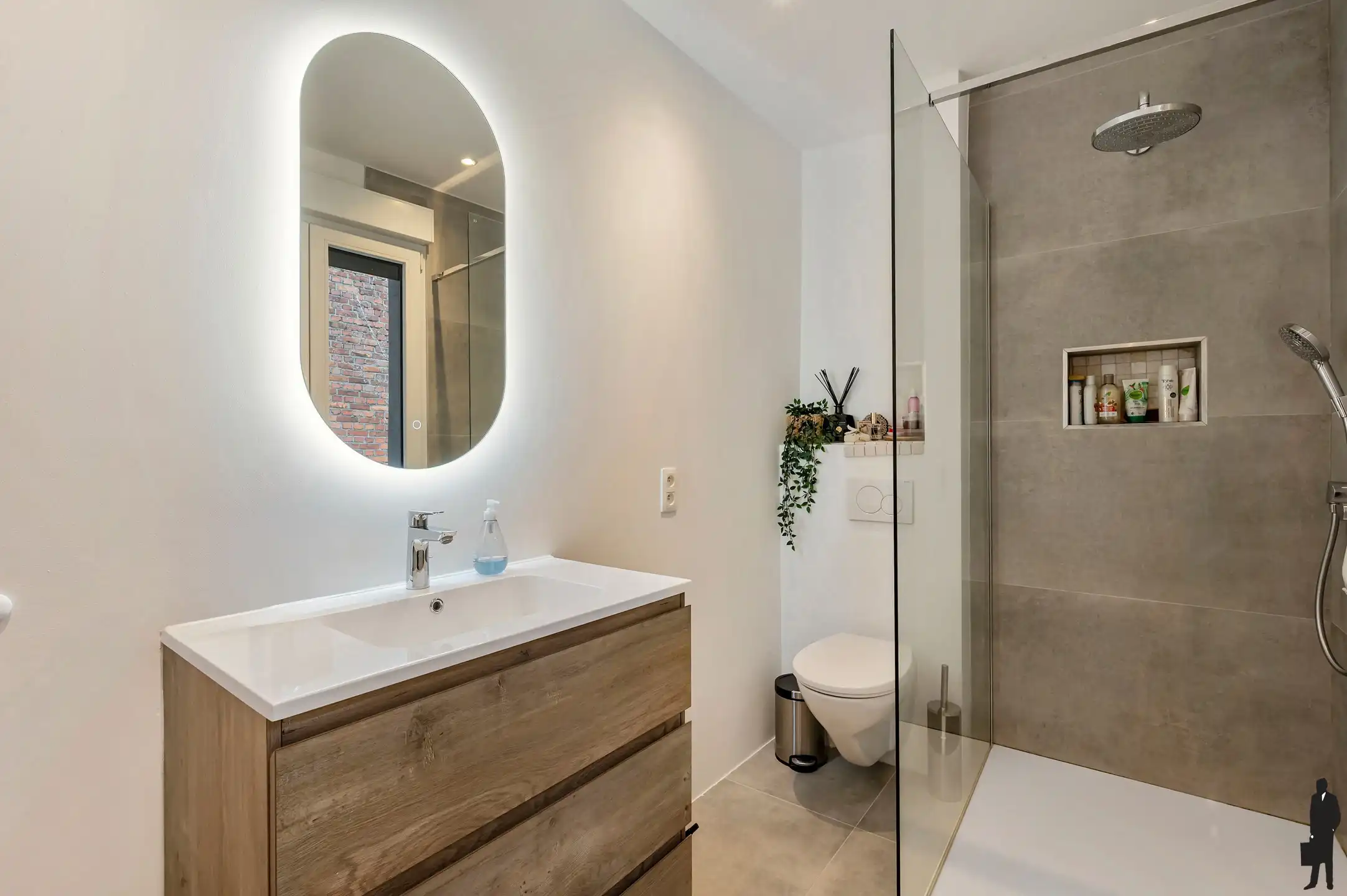 Volledig gerenoveerde woning met +3 slpk en 2 bad foto 11