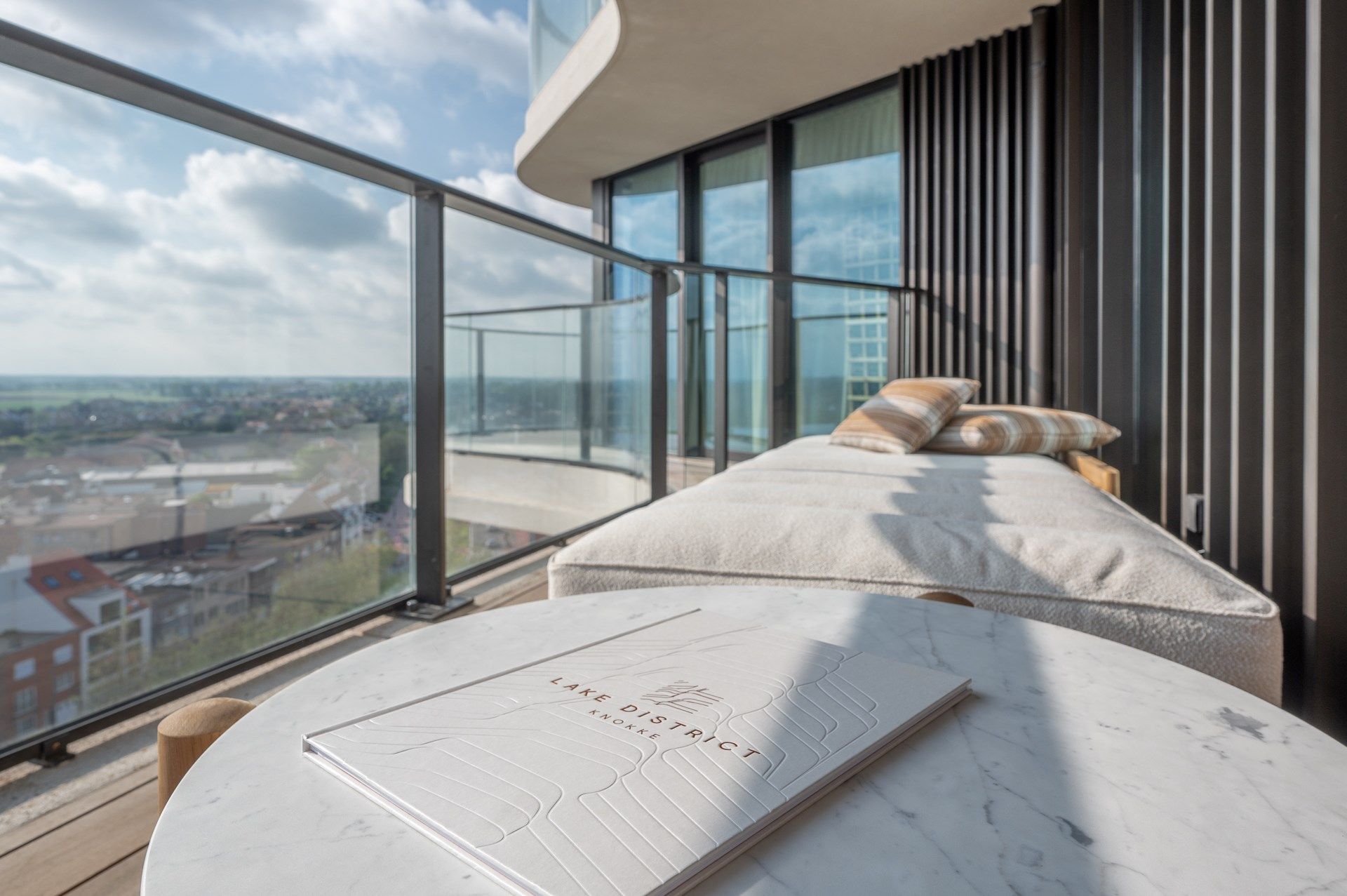 Luxueus appartement met zeer ruim terras gelegen in de exclusieve residentie The Tower. foto 18