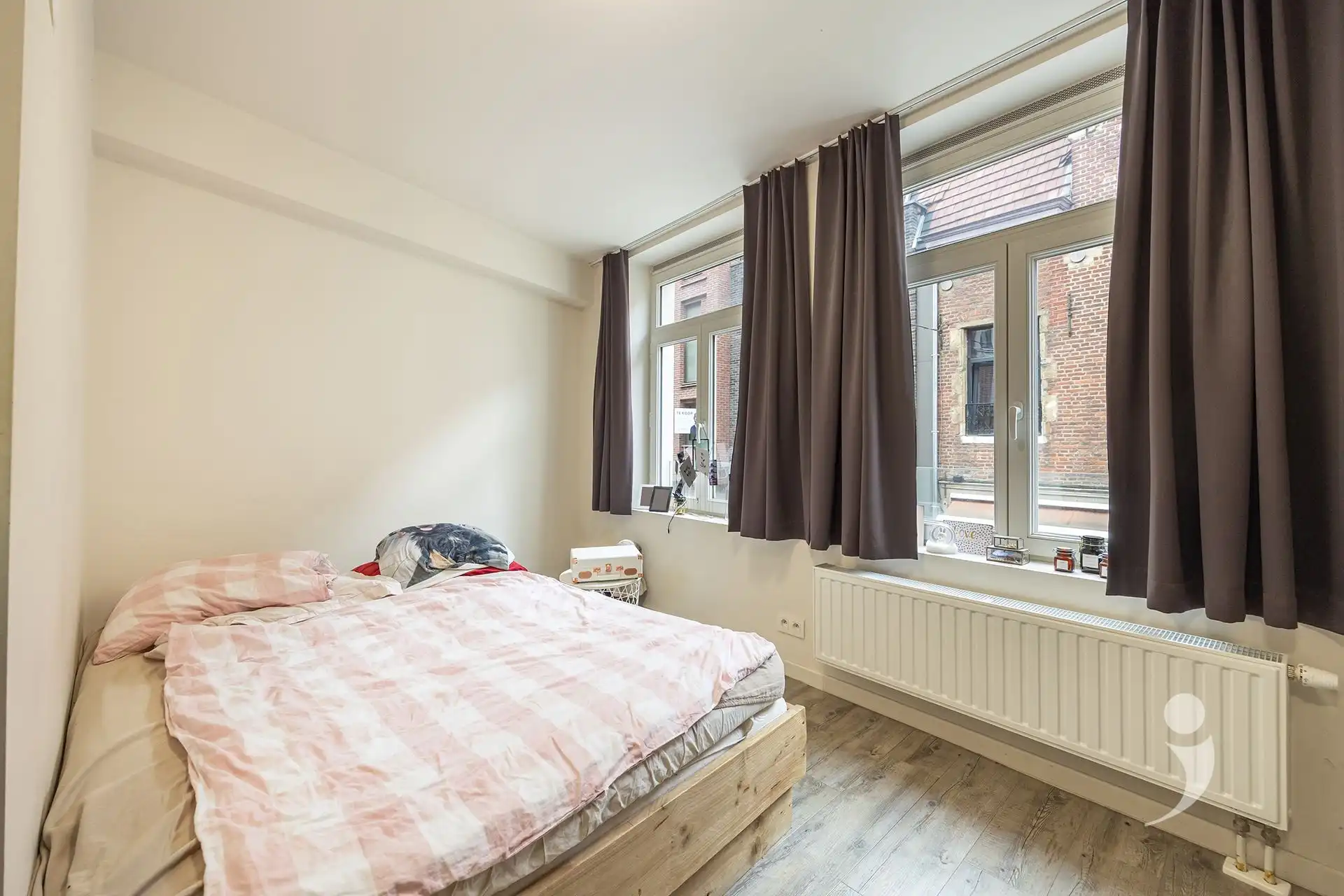 Opbrengsteigendom met 21 kamers, 1 studio en grote handelszaak foto 14
