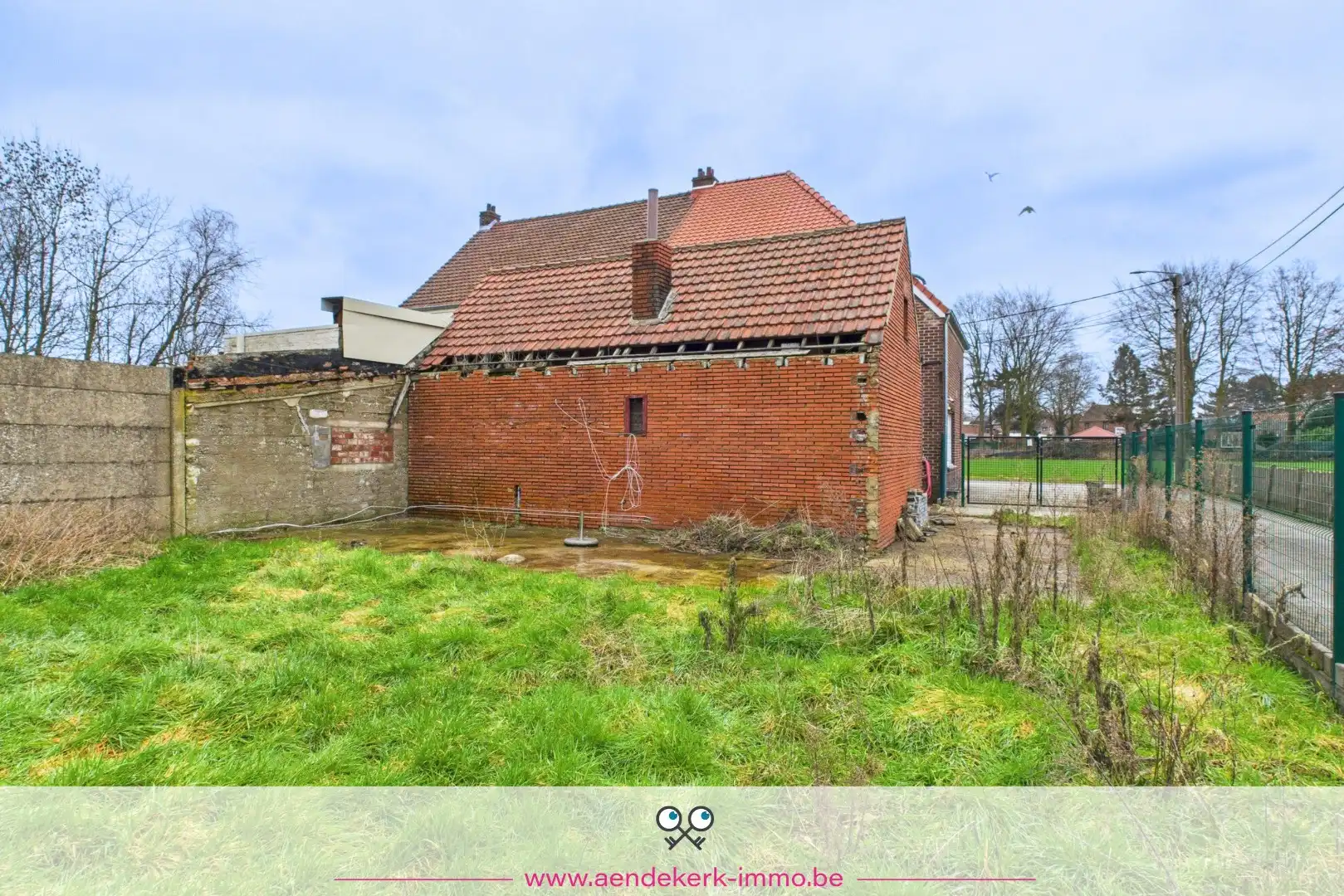 Rustig gelegen, te renoveren, woning met 3 slaapkamers nabij het centrum van Bree  foto 25