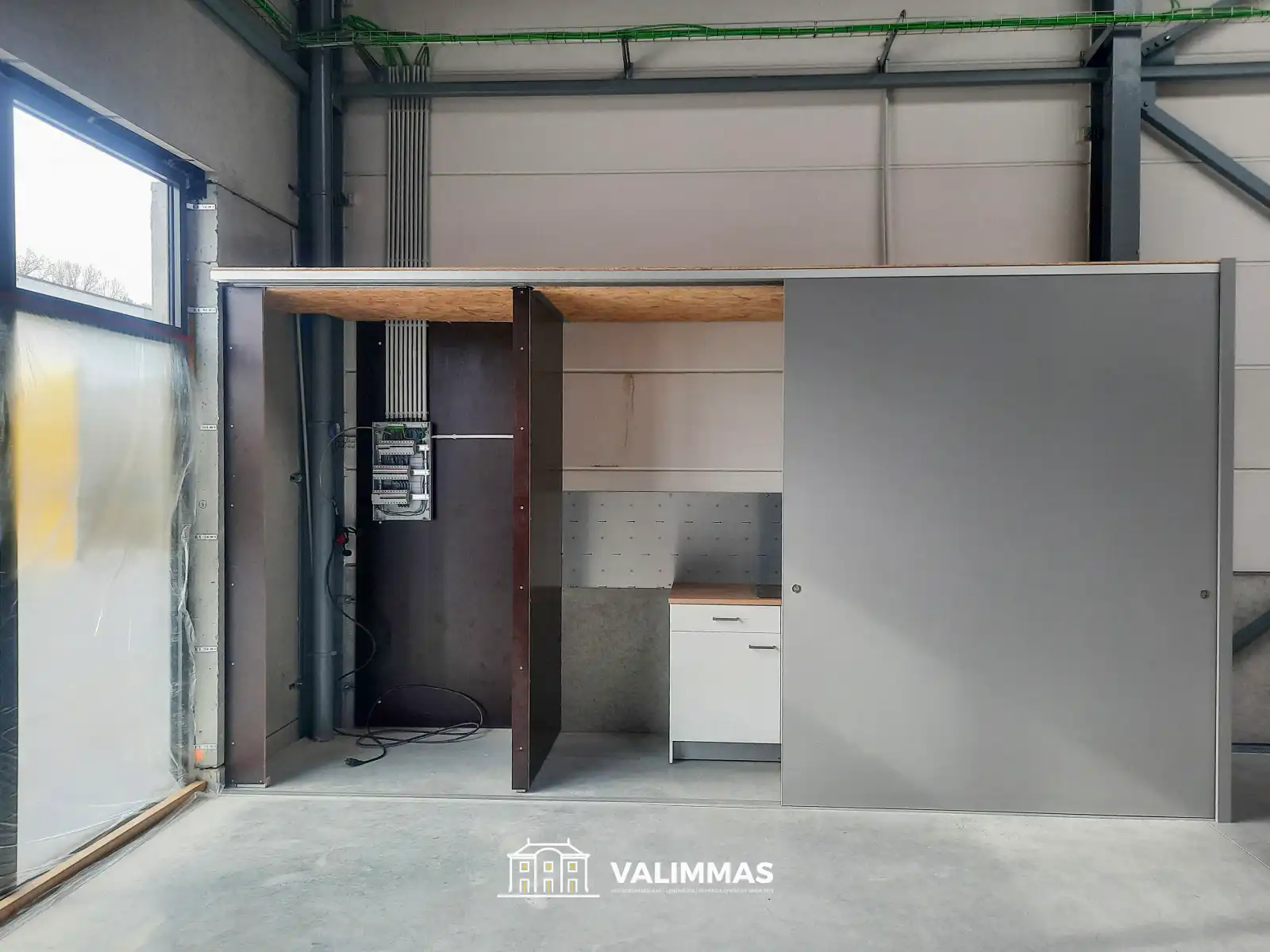 Nieuw bedrijfsgebouw (± 240m²) met sanitair en parking... foto 8