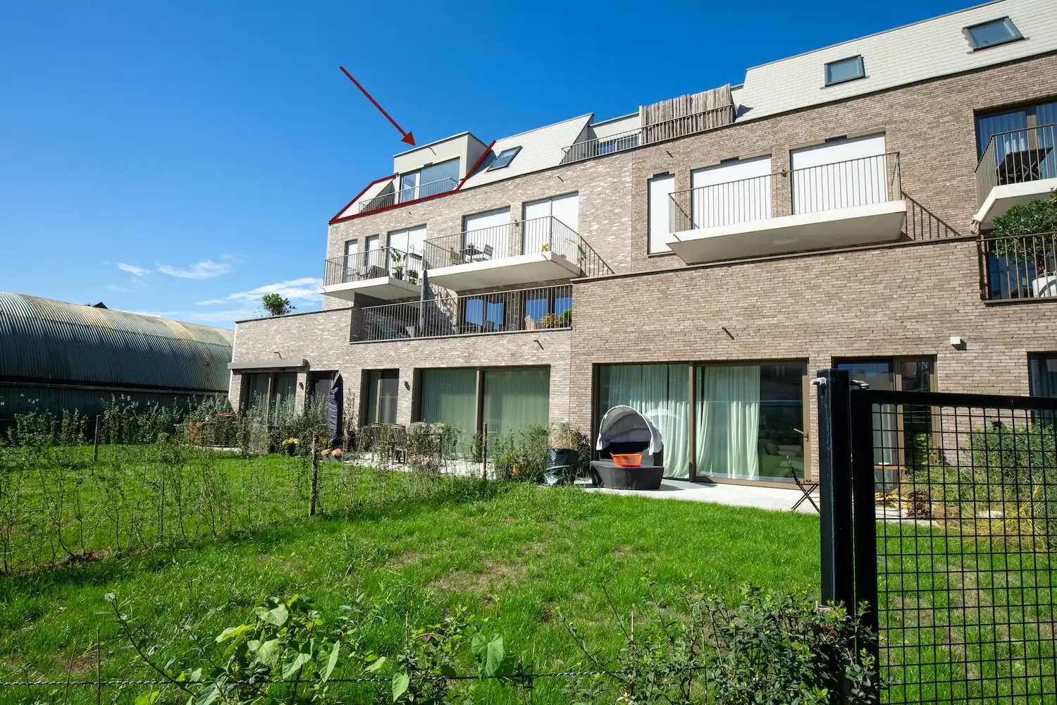 Energiezuinig dakappartement met 1 slaapkamer, aparte dressing/bureau, terras en ondergrondse staanplaats in Residentie Luster foto 8