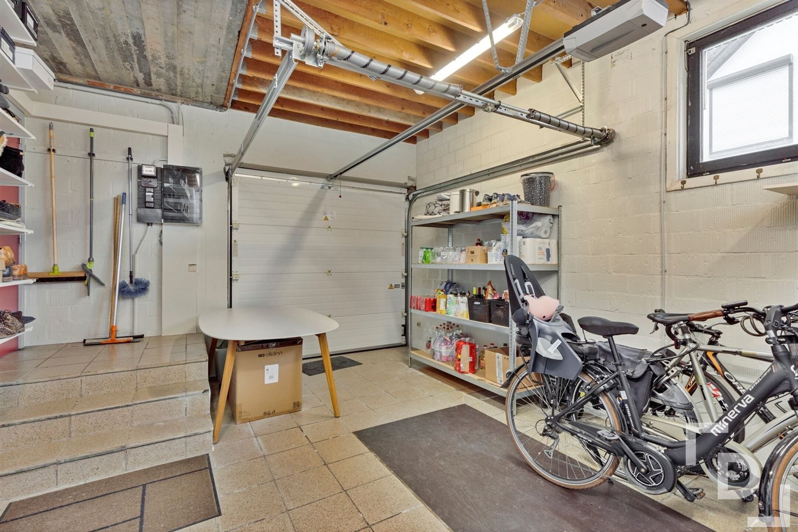 Prachtige villa aan de stadsrand foto 42