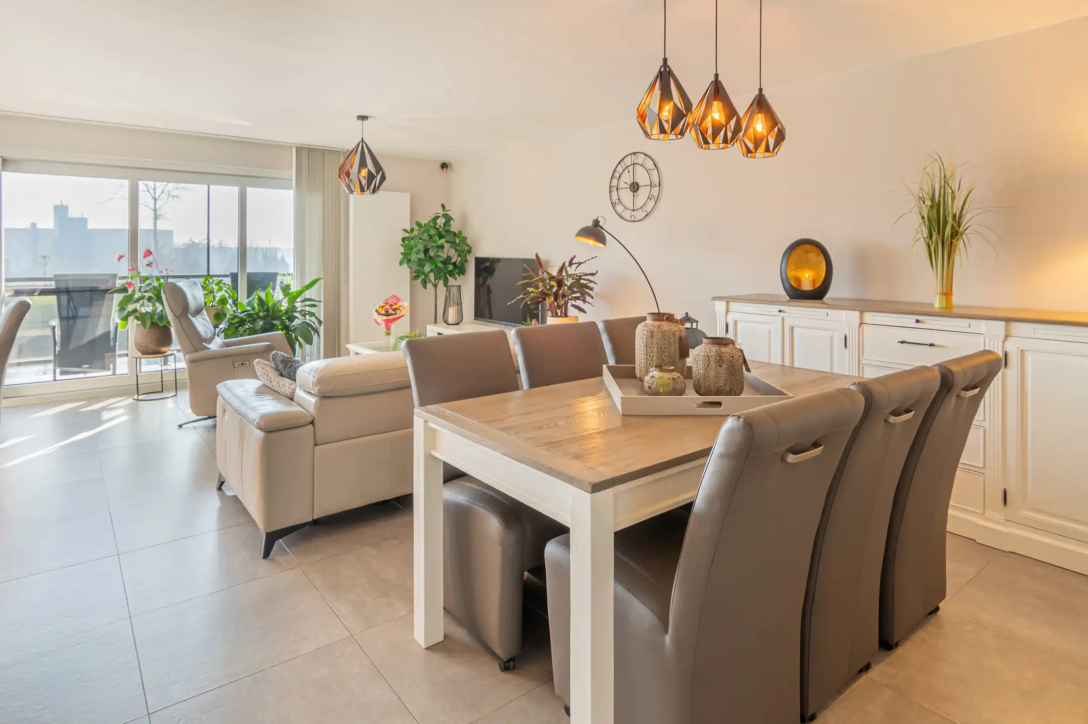 Lichtrijk appartement met terras en zicht op het water  foto 6