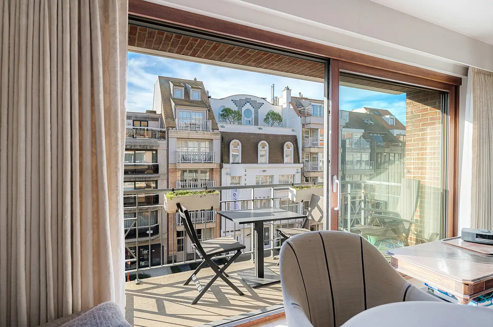 Lichtrijk appartement op enkele stappen van de Dumortierlaan. foto 10