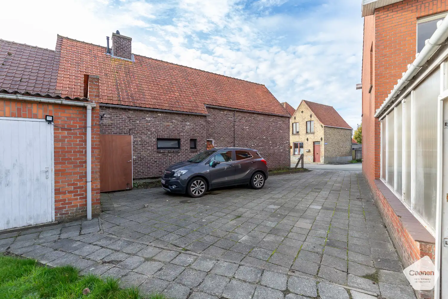 TE RENOVEREN HALF-OPEN WONING MET GARAGE EN 3 SLAAPKAMERS foto 15