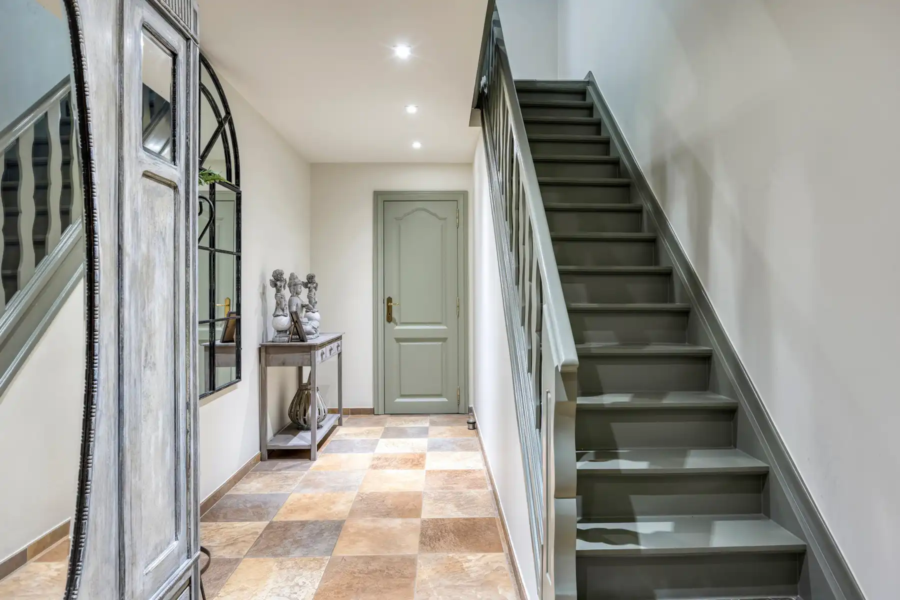 Landelijk pand met loodsen op meer dan 1 hectare grond foto 8