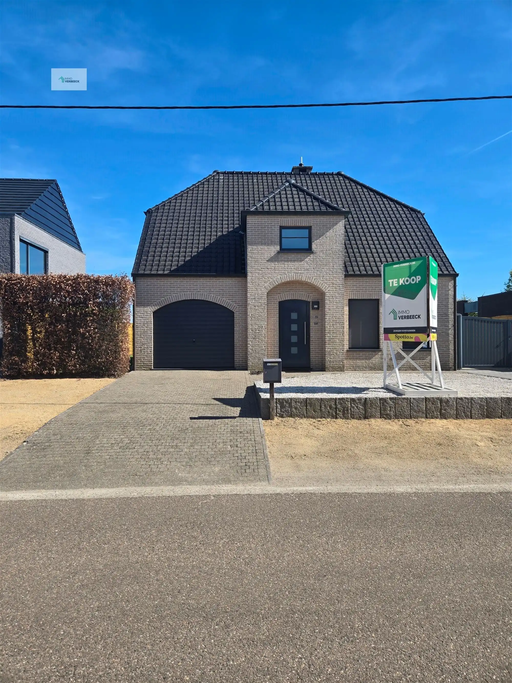 Ruime Woning met 3 Slaapkamers in Bale foto {{pictureIndex}}