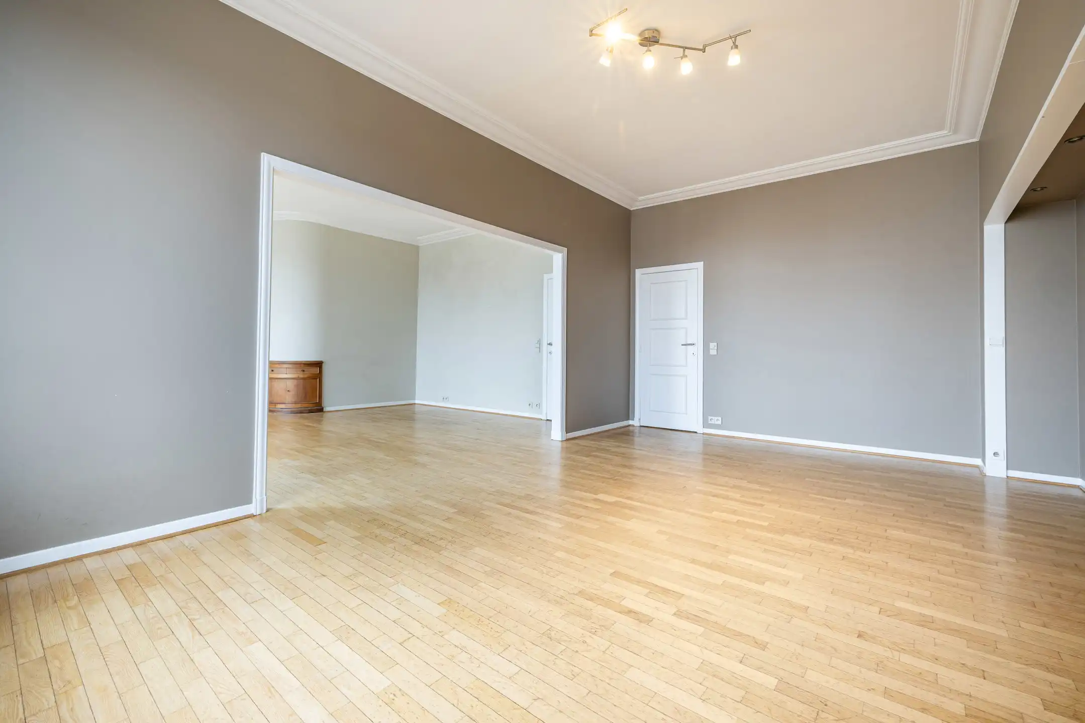Appartement met 4 slaapkamers aan de Louizalaan foto 3