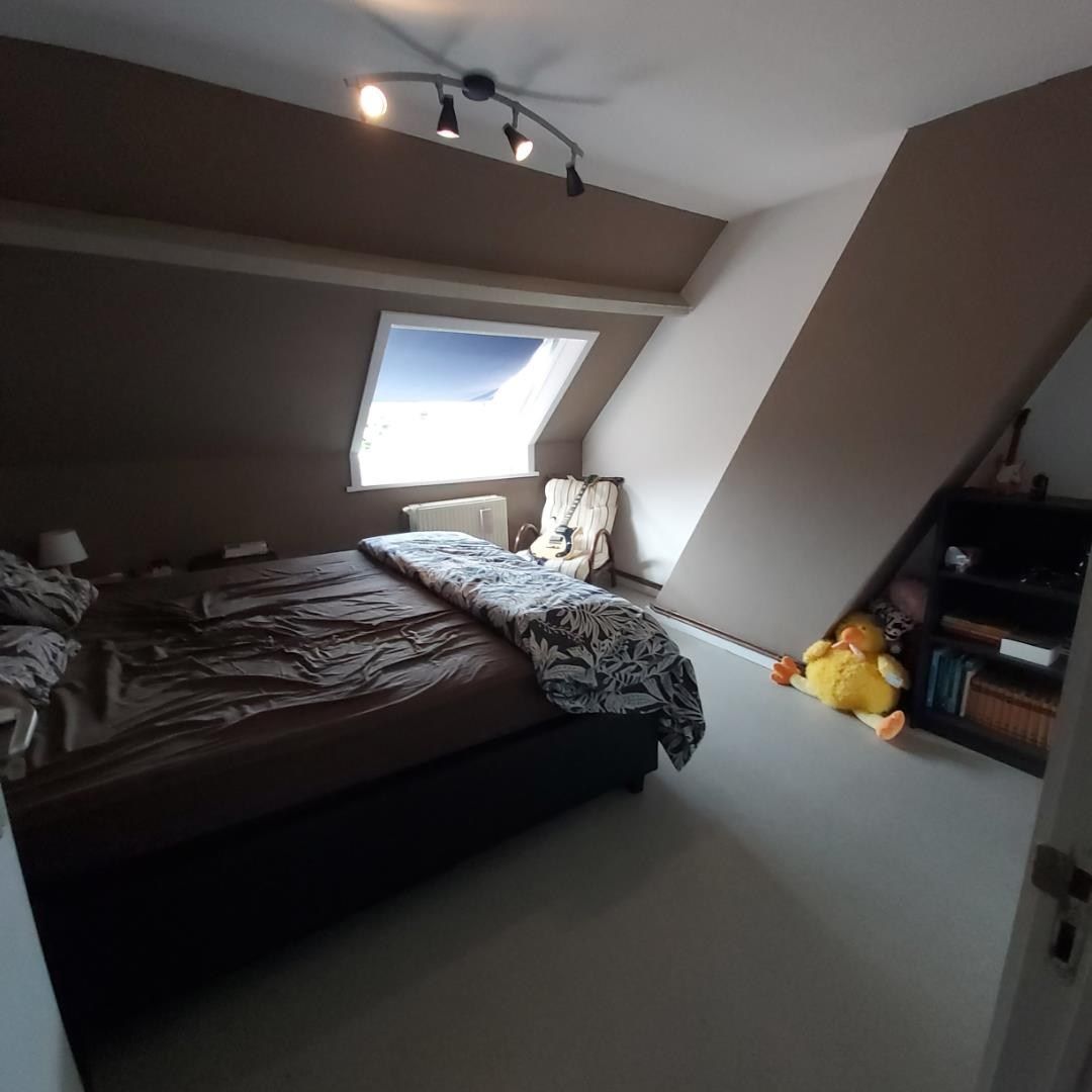 Gezellig dakappartement met 2 slaapkamers en staanplaats foto 11