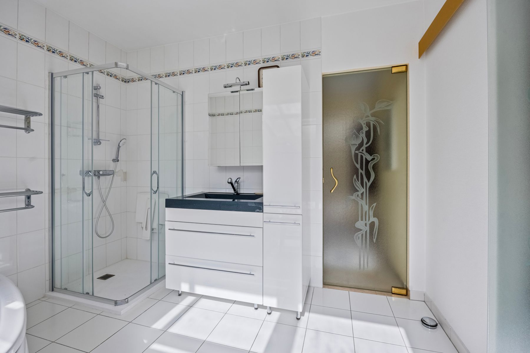 Karakterwoning met veel potentieel foto 13