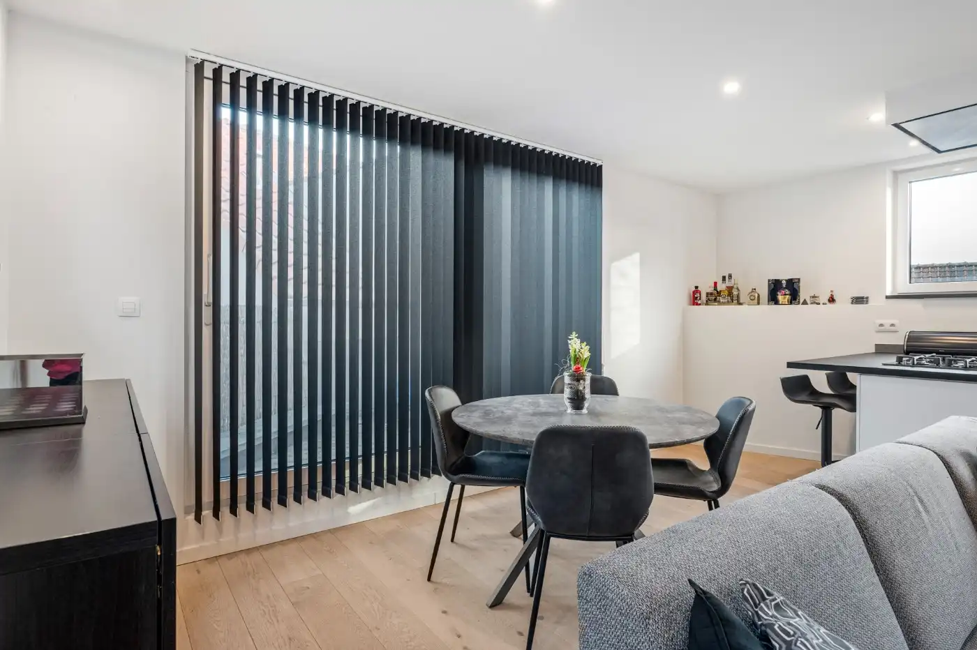 Gezellige starterswoning met 1 slpk., terras en inpandige garage foto 8