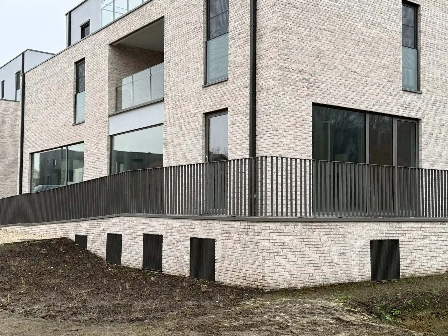 Casco hoekpand geschikt voor handel - praktijk - kantoor - ... foto {{pictureIndex}}