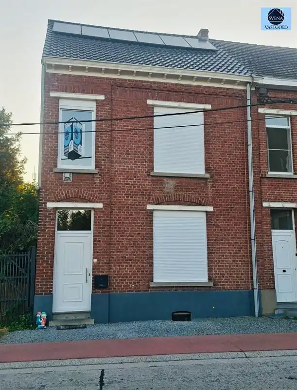 GERENOVEERDE WONING MET 3 SLAAPKAMERS EN TUIN foto {{pictureIndex}}