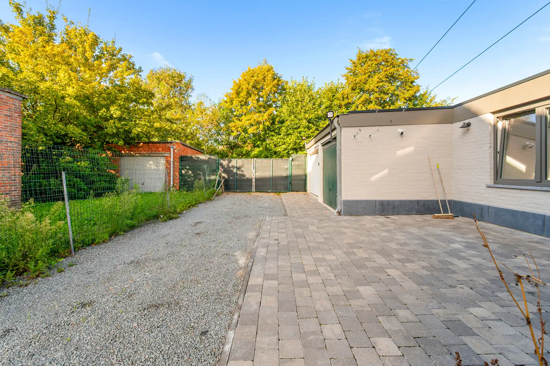 Ruime woning met 3 slaapkamers en garage in Zele foto 2