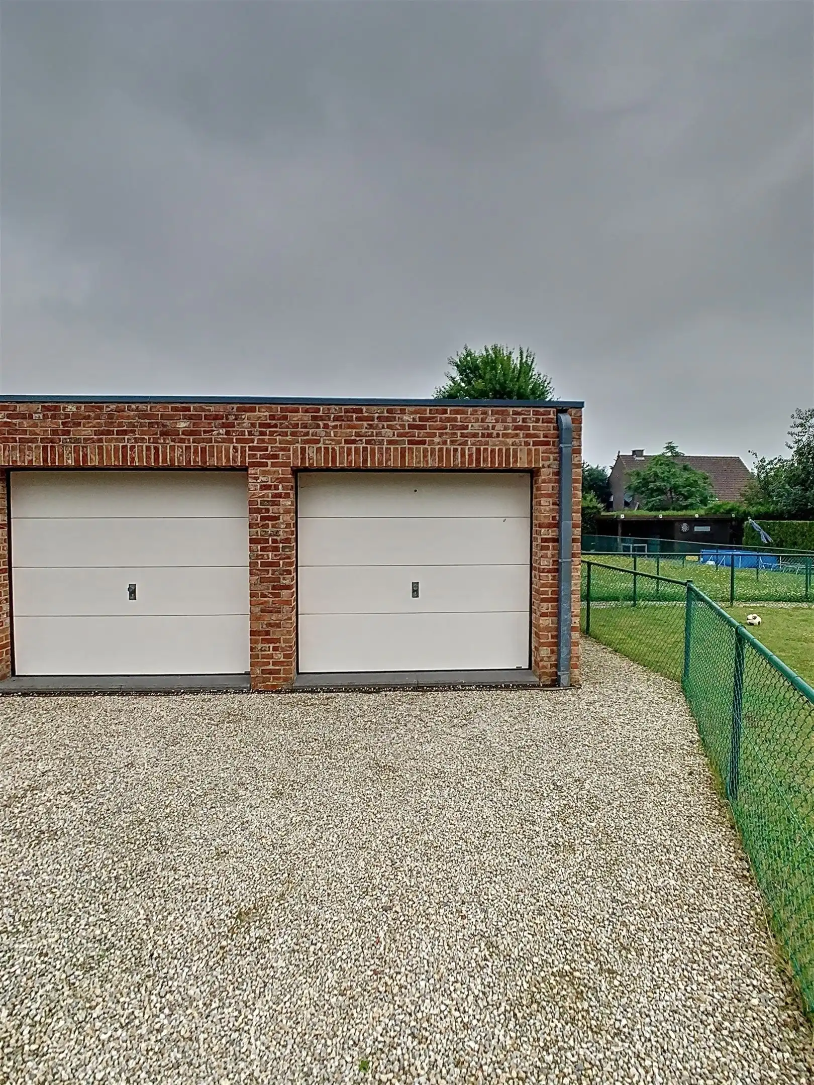 Ruim appartement met tuin en staanplaats foto 12