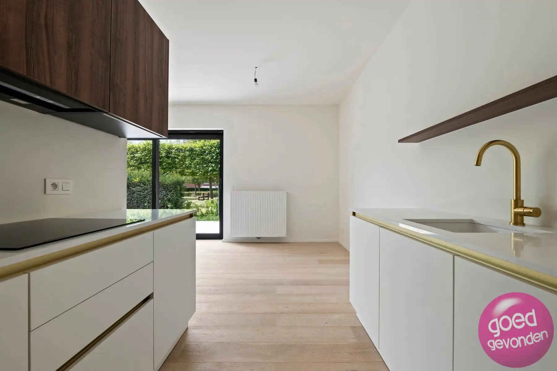 NIEUW APP - 1of2 SLK - TERRAS - KELDER - CENTRUM - GEEN BTW foto 8