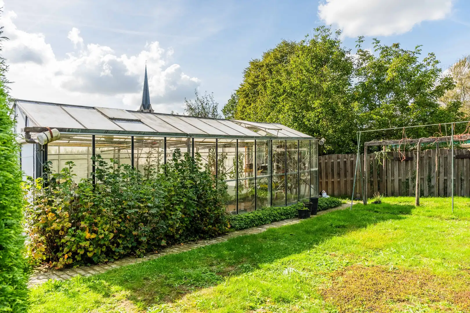 Te renoveren halfopen woning met diepe tuin foto 23