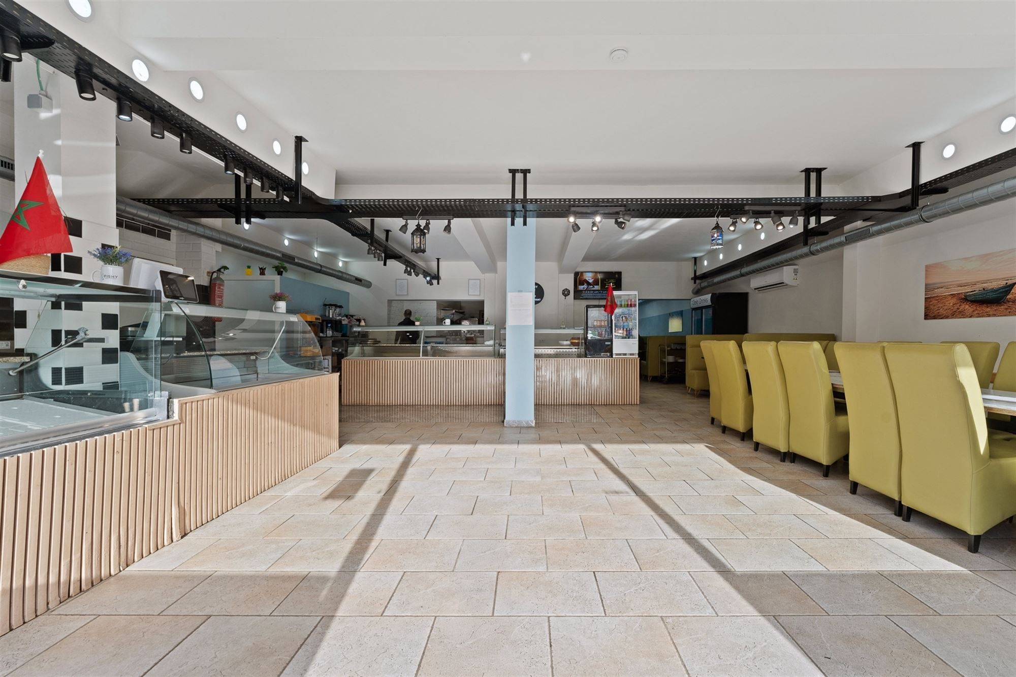 GERENOVEERD (2021) HANDELSPAND VAN 206 m2 MET EEN TE RENOVEREN BOVENLIGGEND APPARTEMENT (124 m2) MET 2 SLAAPKAMERS GELEGEN TE BERINGEN foto 3