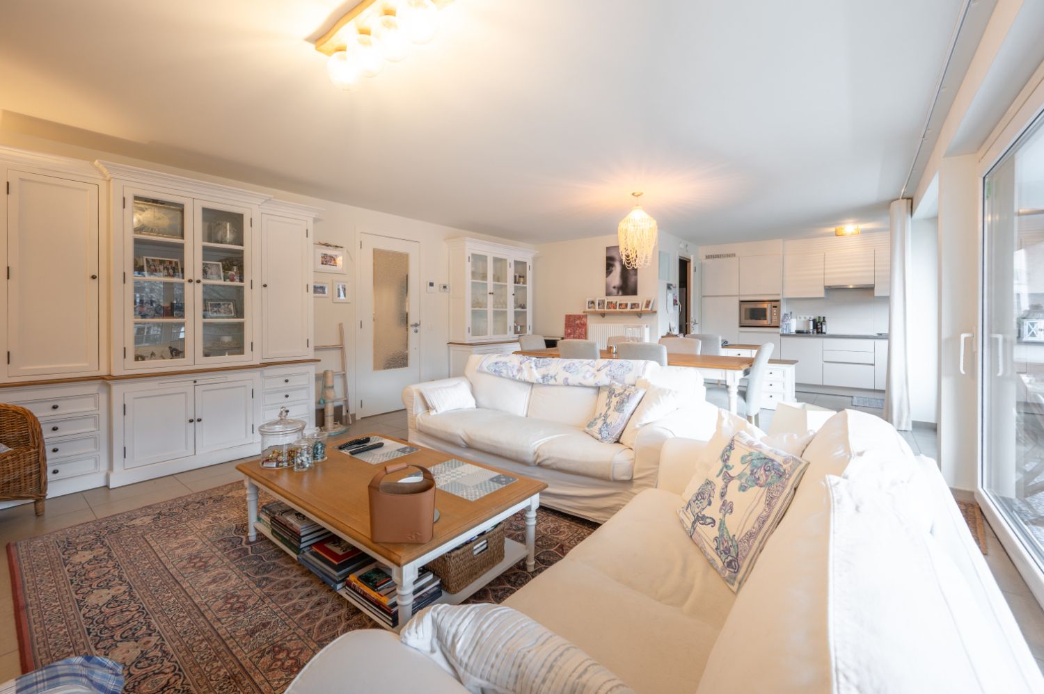 Prachtig nieuwbouwappartement met twee slaapkamers en terras uitkijkend op het centraal Kerkplein van Blankenberge foto 11