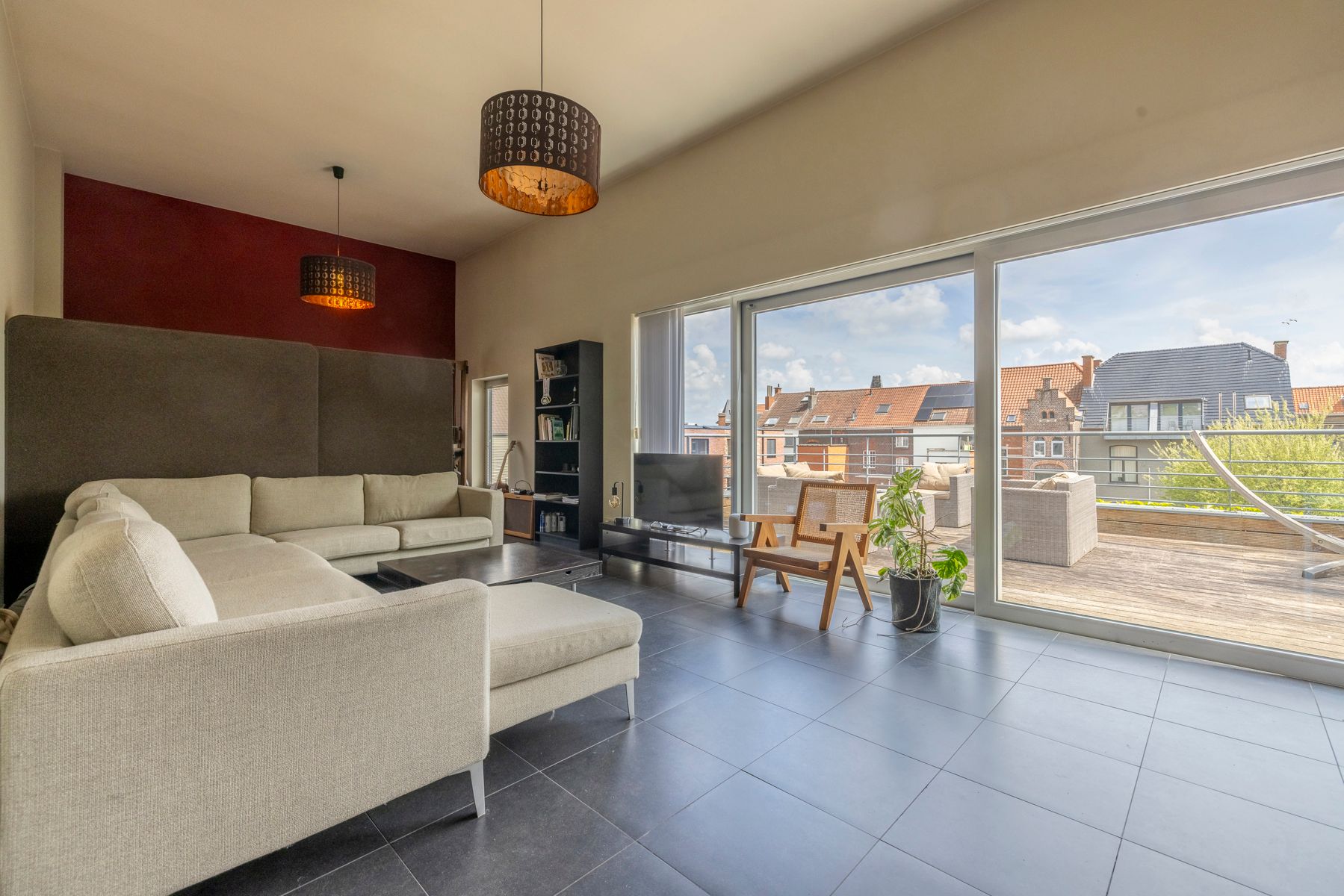 Appartement met 2 slpks, binnenstaanplaats en groot terras! foto 2