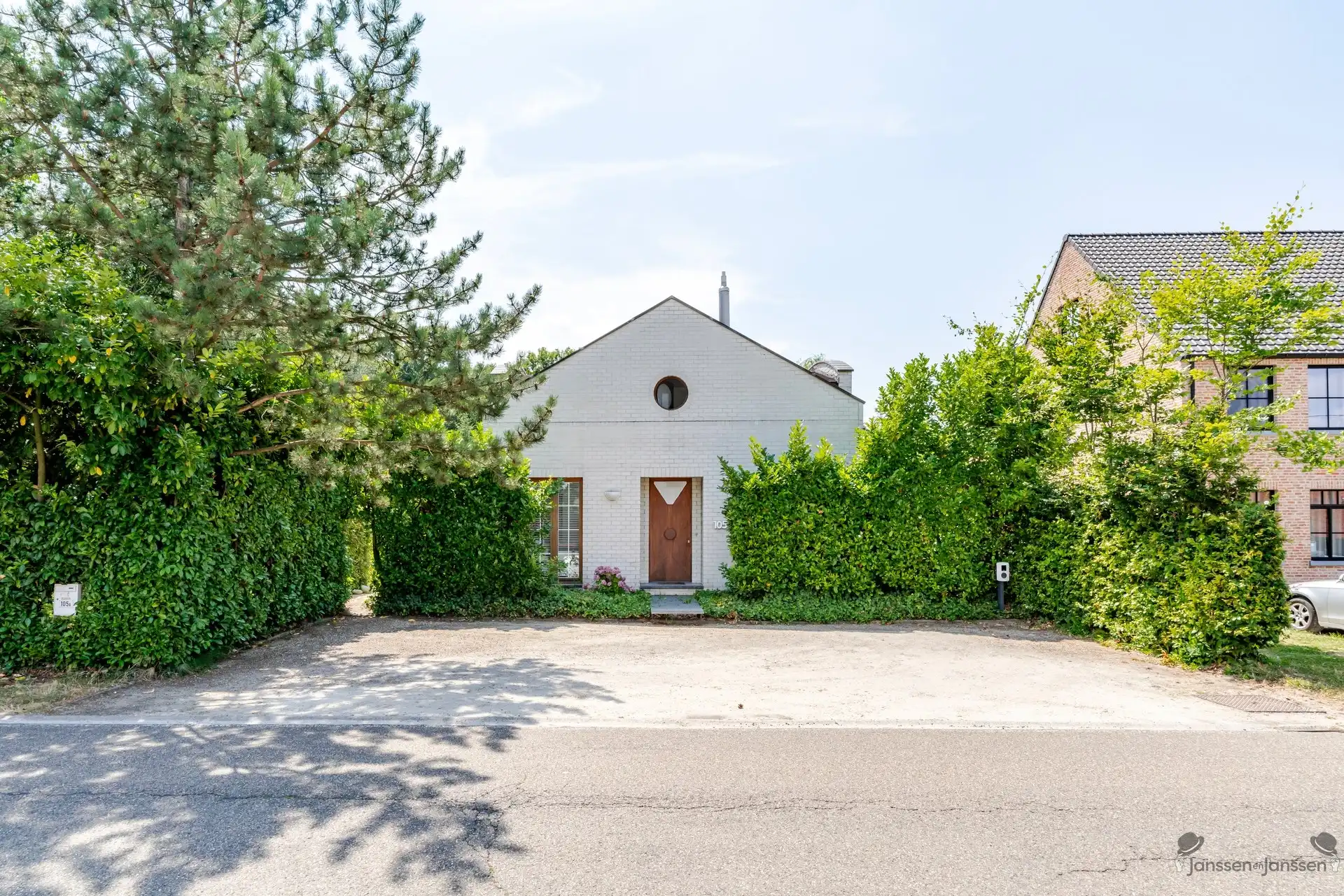 Architecturale villa met unieke woonbeleving foto {{pictureIndex}}