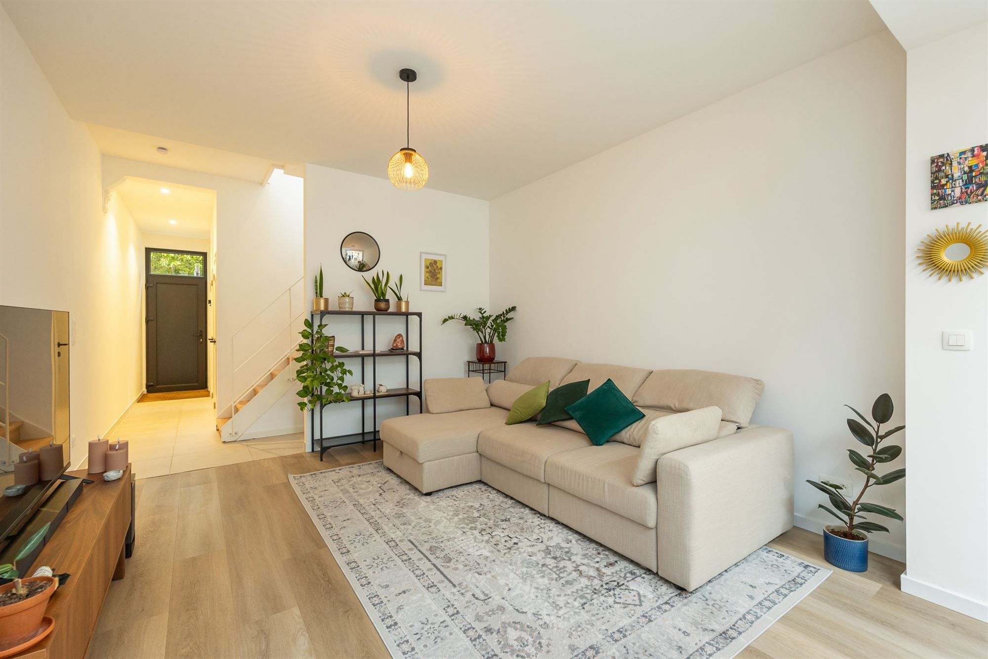 Modern gerenoveerde woning met 2 slpkmrs. en tuin foto 9