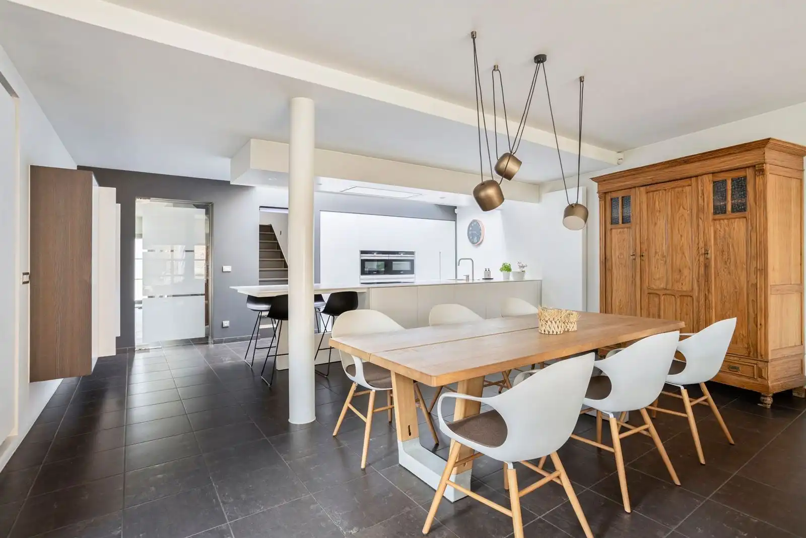 Ruime woning (4slpk) met handelsruimte en magazijn op toplocatie in Halle foto 4